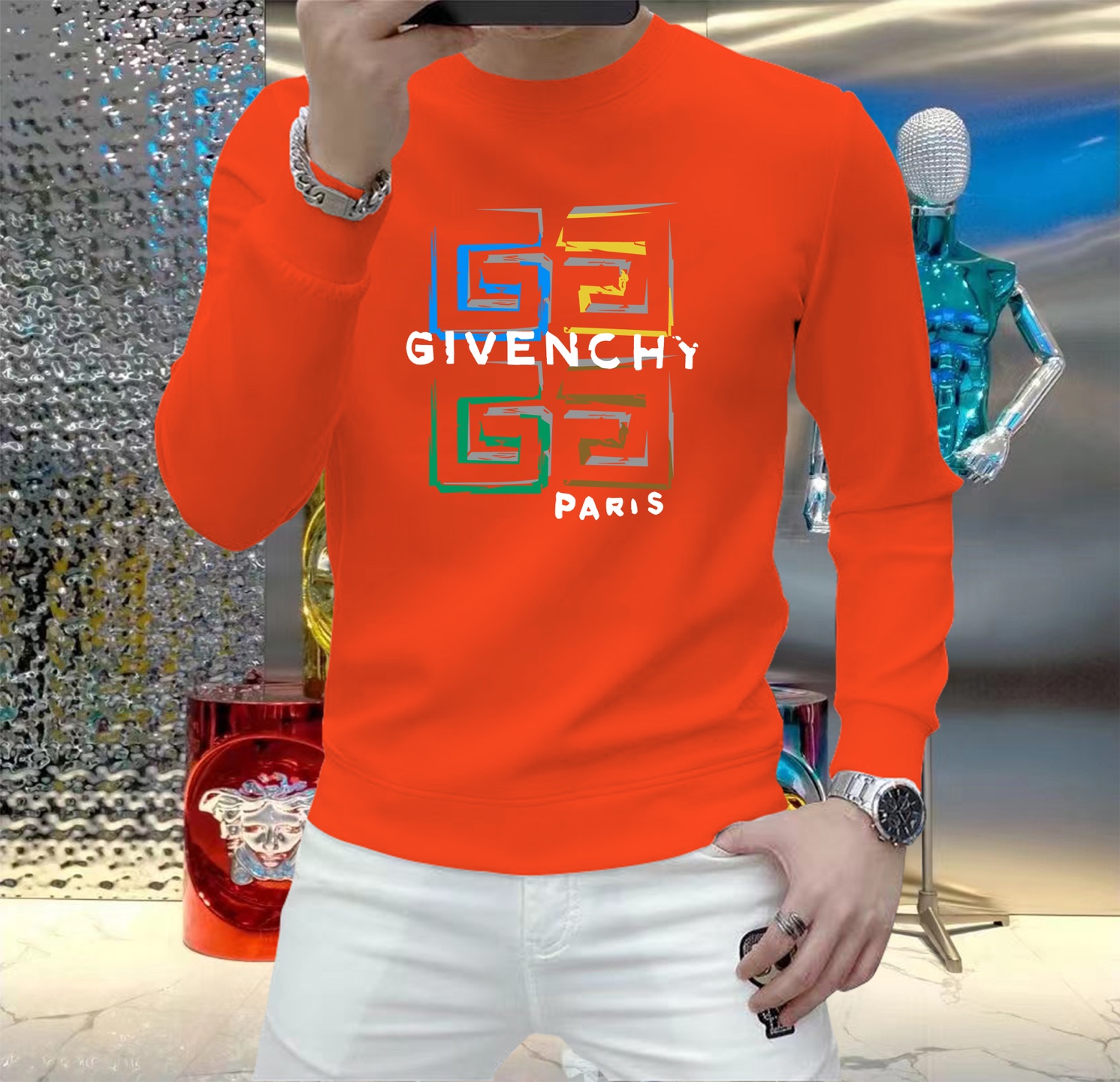 NO:527551,Givenchy, new European counters for autumn and winter, top-quality original single fashion casual long-sleeved T-shirts and sweatshirts. Customized by fashion internet celebrities in early autumn, selected imported high-density silk cotton fabrics, exquisite original logos, excellent comfort and breathability, soft, wrinkle-resistant elasticity and drooping. Whether worn alone or in the inner wear, they are very handsome, which conforms to the practical dressing habits of men, pursues luxury, noble and elegant style, and creates extraordinary men's taste. The first choice for urban fashion men. Size M~5XL (can be worn 110~215 catties), givennchy, hoodie, sweatshirts, tees, t-shirt, alexander wang19860909纪梵希 秋冬欧洲专柜新款 顶级原单时尚休闲长袖T恤卫衣.早秋时尚网红潮人定制,精选进口高密度蚕丝棉面料,精致原版logo打造,舒适性与透气性兼优,柔软抗皱弹性和垂性极佳,无论是单穿或是内搭都是帅气十足,吻合了男性实用穿衣习惯,追求奢华高贵优雅风范,打造不凡男士品味,都市时尚男士首选.尺码M~5XL(可穿110～215斤）,,givenchy,hoodie,sweatshirts,tees，t-shirt,alexander wang,Men's clothing