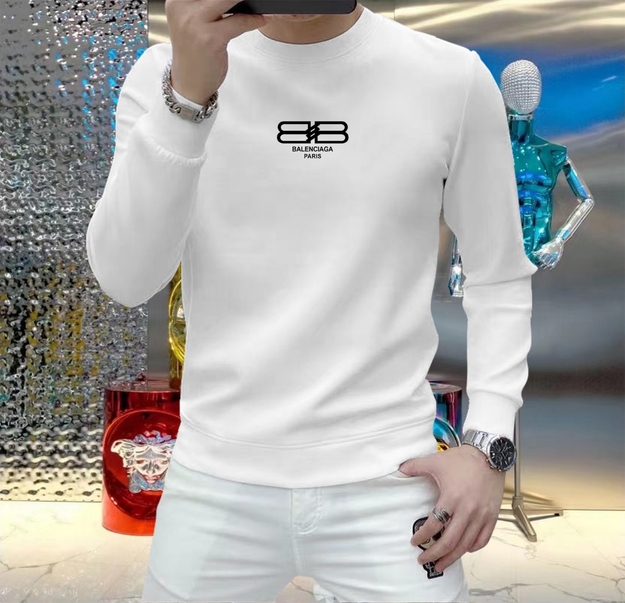 NO:528546,Balenciaga 2025 Autumn and Winter European Counter New Style Top Original Single Fashionable Casual Long Sleeve T-Shirts and Sweatshirts. Customized by fashion trendy internet celebrities in early autumn, selected imported high-density silk cotton fabrics, exquisite original logos, excellent comfort and breathability, and excellent soft, wrinkle resistance and sagging. Whether worn alone or in the inner wear, they are very handsome, which conforms to the practical dressing habits of men, pursues luxury, noble and elegant style, and creates extraordinary men's taste. The first choice for urban fashion men. Size M~5XL (can be worn 110~215 catties), ,balenciaga, hoodie, sweatshirts, tees, t-shirt, alexander wang19860909巴黎世家 2025秋冬欧洲专柜新款 顶级原单时尚休闲长袖T恤卫衣.早秋时尚网红潮人定制,精选进口高密度蚕丝棉面料,精致原版logo打造,舒适性与透气性兼优,柔软抗皱弹性和垂性极佳,无论是单穿或是内搭都是帅气十足,吻合了男性实用穿衣习惯,追求奢华高贵优雅风范,打造不凡男士品味,都市时尚男士首选.尺码M~5XL(可穿110～215斤）,,balenciaga,hoodie,sweatshirts,tees，t-shirt,alexander wang,Men's clothing