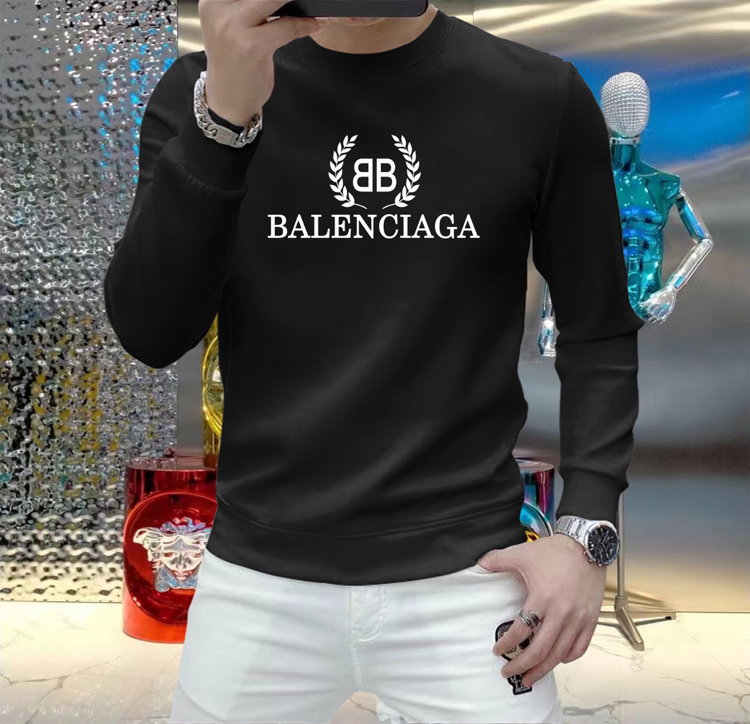 NO:529828,Balenciaga 2025 Autumn and Winter European Counter New Style Top Original Single Fashionable Casual Long Sleeve T-Shirts and Sweatshirts. Customized by fashion trendy internet celebrities in early autumn, selected imported high-density silk cotton fabrics, exquisite original logos, excellent comfort and breathability, and excellent soft, wrinkle resistance and sagging. Whether worn alone or in the inner wear, they are very handsome, which conforms to the practical dressing habits of men, pursues luxury, noble and elegant style, and creates extraordinary men's taste. The first choice for urban fashion men. Size M~5XL (can be worn 110~215 catties), ,balenciaga, hoodie, sweatshirts, tees, t-shirt, alexander wang19860909巴黎世家 2025秋冬欧洲专柜新款 顶级原单时尚休闲长袖T恤卫衣.早秋时尚网红潮人定制,精选进口高密度蚕丝棉面料,精致原版logo打造,舒适性与透气性兼优,柔软抗皱弹性和垂性极佳,无论是单穿或是内搭都是帅气十足,吻合了男性实用穿衣习惯,追求奢华高贵优雅风范,打造不凡男士品味,都市时尚男士首选.尺码M~5XL(可穿110～215斤）,,balenciaga,hoodie,sweatshirts,tees，t-shirt,alexander wang,Men's clothing