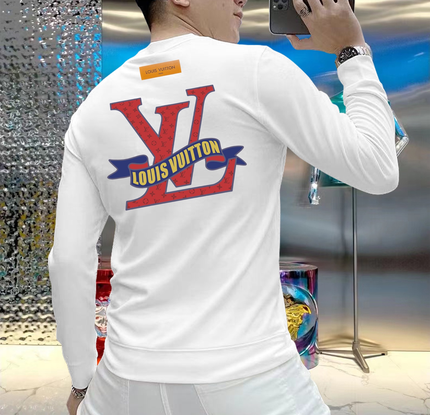 NO:529834,LV 2025 Autumn and Winter European Counter New Style Top Original Single Fashion Casual Long Sleeve T-Shirts and Sweatshirts. Customized by fashion internet celebrities in early autumn, selected imported high-density silk cotton fabrics, exquisite original logos, excellent comfort and breathability, soft, wrinkle-resistant elasticity and drooping. Whether worn alone or in the inner wear, they are very handsome, which conforms to the practical dressing habits of men, pursues luxury, noble and elegant style, and creates extraordinary men's taste. The first choice for urban fashion men. Size M~5XL (can be worn 110~215 catties), louis vuitton, hoodie, sweatshirts, tees, t-shirt, alexander wang19860909LV 2025秋冬欧洲专柜新款 顶级原单时尚休闲长袖T恤卫衣.早秋时尚网红潮人定制,精选进口高密度蚕丝棉面料,精致原版logo打造,舒适性与透气性兼优,柔软抗皱弹性和垂性极佳,无论是单穿或是内搭都是帅气十足,吻合了男性实用穿衣习惯,追求奢华高贵优雅风范,打造不凡男士品味,都市时尚男士首选.尺码M~5XL(可穿110～215斤）,,louis vuitton,hoodie,sweatshirts,tees，t-shirt,alexander wang,Men's clothing