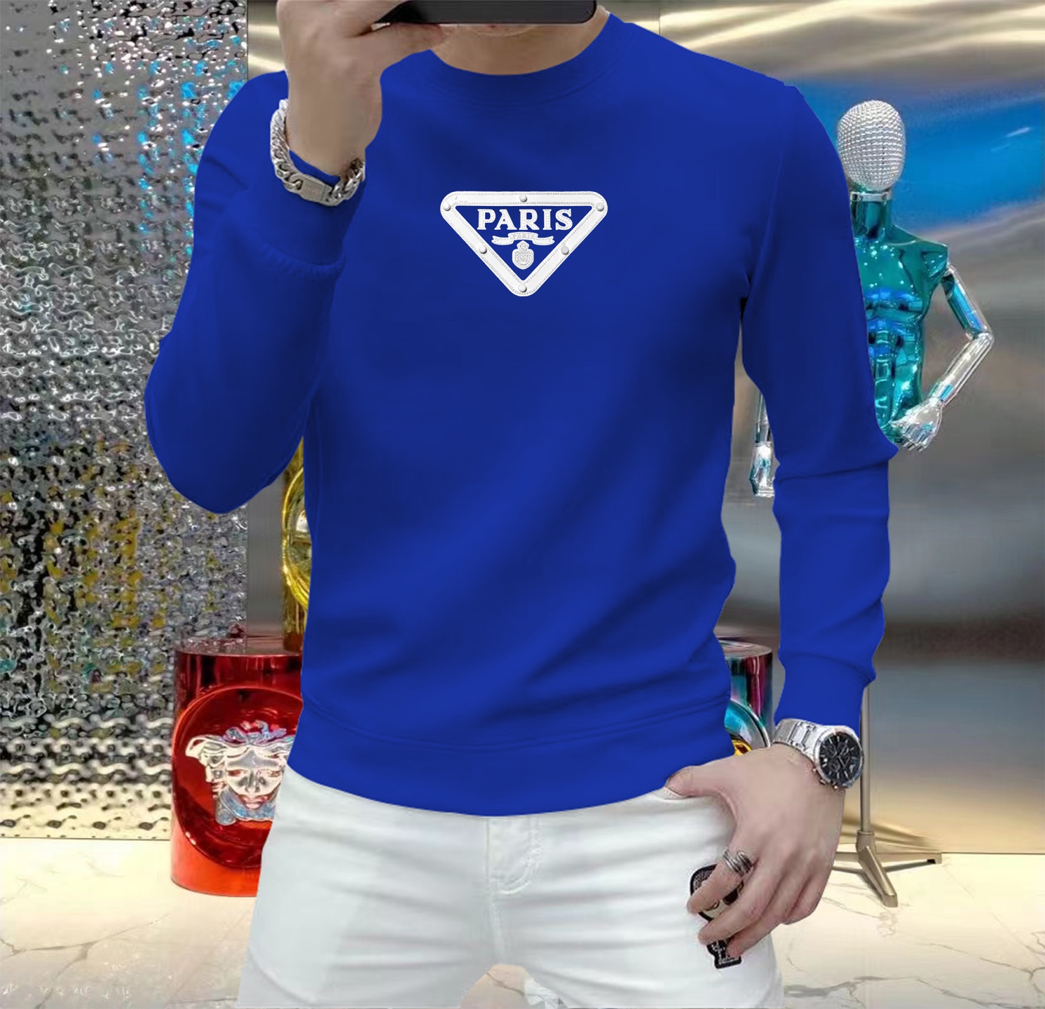 NO:531803,Prada, new European counters for autumn and winter, top-quality original single fashion casual long-sleeved T-shirts and sweatshirts. Customized by fashion internet celebrities in early autumn, selected imported high-density silk cotton fabrics, exquisite original logos, excellent comfort and breathability, excellent soft, wrinkle-resistant elasticity and drooping. Whether worn alone or in the inner wear, they are very handsome, which conforms to the practical dressing habits of men, pursues luxury, noble and elegant style, and creates extraordinary men's taste. The first choice for urban fashion men. Size M~5XL (can be worn 110~215 catties), prada, hoodie, sweatshirts, tees, t-shirt, alexander wang19860909普拉达 秋冬欧洲专柜新款 顶级原单时尚休闲长袖T恤卫衣.早秋时尚网红潮人定制,精选进口高密度蚕丝棉面料,精致原版logo打造,舒适性与透气性兼优,柔软抗皱弹性和垂性极佳,无论是单穿或是内搭都是帅气十足,吻合了男性实用穿衣习惯,追求奢华高贵优雅风范,打造不凡男士品味,都市时尚男士首选.尺码M~5XL(可穿110～215斤）,,prada,hoodie,sweatshirts,tees，t-shirt,alexander wang,Men's clothing