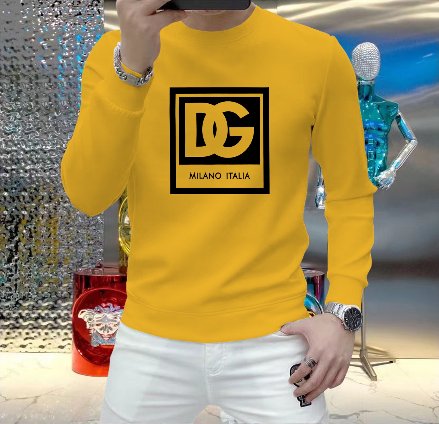 NO:526409,DG 2025 Autumn and Winter European Counter New Style Top Original Single Fashion Casual Long Sleeve T-Shirts and Sweatshirts. Customized by fashion internet celebrities in early autumn, selected imported high-density silk cotton fabrics, exquisite original logos, excellent comfort and breathability, excellent soft, wrinkle-resistant elasticity and drooping. Whether worn alone or in the inner wear, they are very handsome, which conforms to the practical dressing habits of men, pursues luxury, noble and elegant style, and creates extraordinary men's taste. The first choice for urban fashion men. Size M~5XL (can be worn 110~215 catties), hoodie, sweatshirts, tees, t-shirt, alexander wang19860909DG 2025秋冬欧洲专柜新款 顶级原单时尚休闲长袖T恤卫衣.早秋时尚网红潮人定制,精选进口高密度蚕丝棉面料,精致原版logo打造,舒适性与透气性兼优,柔软抗皱弹性和垂性极佳,无论是单穿或是内搭都是帅气十足,吻合了男性实用穿衣习惯,追求奢华高贵优雅风范,打造不凡男士品味,都市时尚男士首选.尺码M~5XL(可穿110～215斤）,,hoodie,sweatshirts,tees，t-shirt,alexander wang,Men's clothing