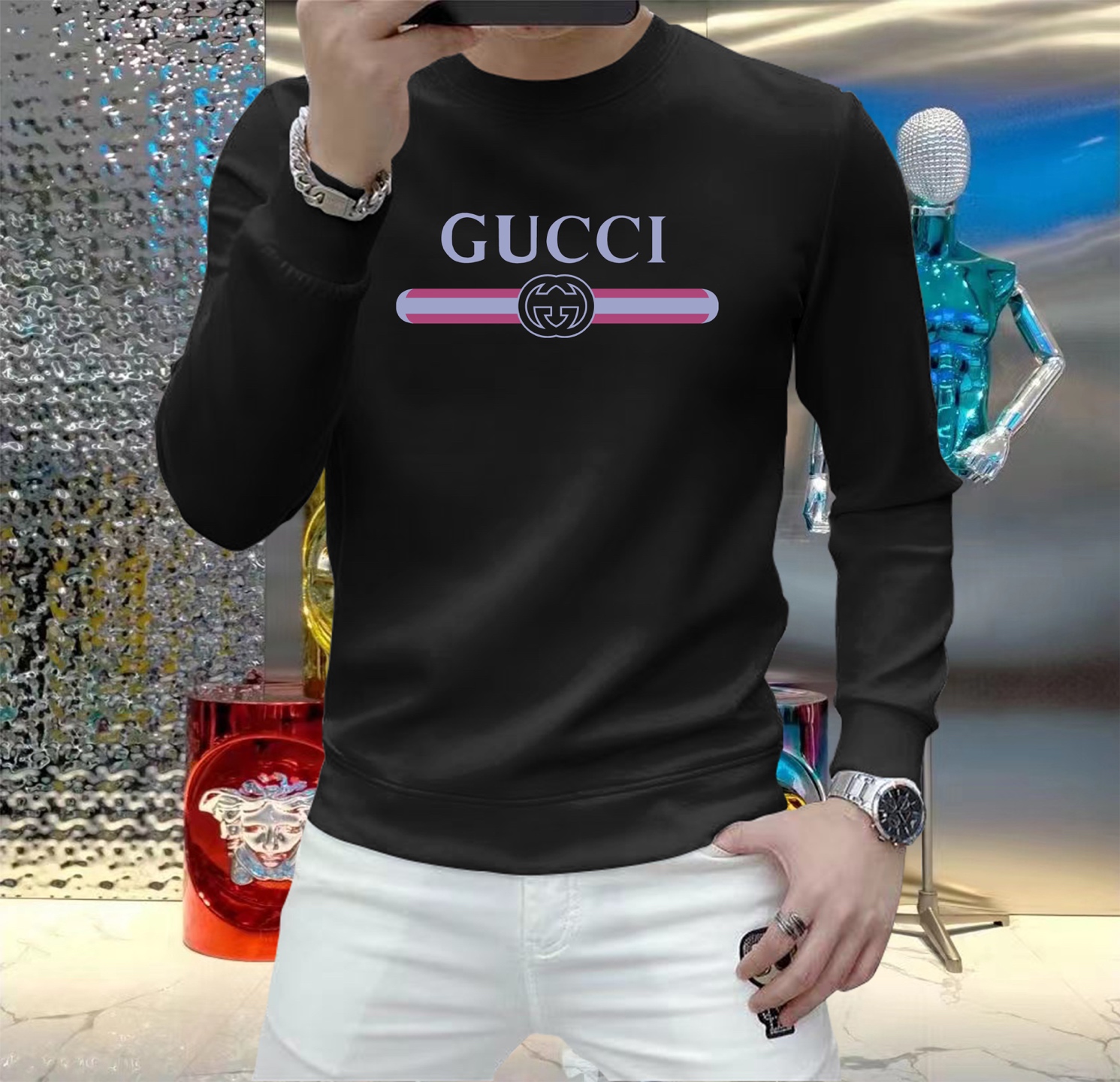 NO:526415,Guqi 2025 Autumn and Winter European Counter New Style Top Original Single Fashion Casual Long-Sleeved T-Shirt Sweatshirts. Customized by early autumn fashion internet celebrities, selected imported high-density silk cotton fabrics, exquisite original logos, excellent comfort and breathability, excellent soft, wrinkle-resistant elasticity and drooping. Whether worn alone or in the inner wear, they are very handsome, which conforms to men's practical dressing habits, pursues luxury, noble and elegant style, and creates extraordinary men's taste. The first choice for urban fashion men. Size M~5XL (can be worn 110~215 catties), hoodie, sweatshirts, tees, t-shirt, alexander wang19860909古奇 2025秋冬欧洲专柜新款 顶级原单时尚休闲长袖T恤卫衣.早秋时尚网红潮人定制,精选进口高密度蚕丝棉面料,精致原版logo打造,舒适性与透气性兼优,柔软抗皱弹性和垂性极佳,无论是单穿或是内搭都是帅气十足,吻合了男性实用穿衣习惯,追求奢华高贵优雅风范,打造不凡男士品味,都市时尚男士首选.尺码M~5XL(可穿110～215斤）,,hoodie,sweatshirts,tees，t-shirt,alexander wang,Men's clothing