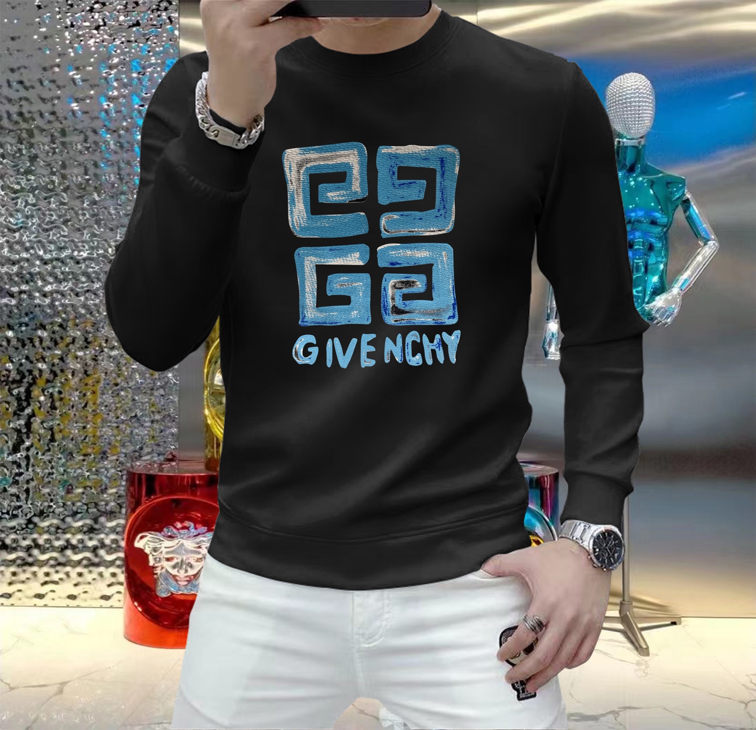 NO:526416,Givenchy 2025 Autumn and Winter European Counter New Style Top Original Single Fashionable Casual Long-Sleeved T-Shirt Sweatshirts. Customized by early autumn fashion internet celebrities, selected imported high-density silk cotton fabrics, exquisite original logos, excellent comfort and breathability, and excellent soft, wrinkle-resistant elasticity and drooping. Whether worn alone or in the inner wear, they are very handsome, which conforms to men's practical dressing habits, pursues luxury, noble and elegant style, and creates extraordinary men's taste. The first choice for urban fashion men. Size M~5XL (can be worn 110~215 catties), givennchy, hoodie, sweatshirts, tees, t-shirt, alexander wang19860909纪梵希 2025秋冬欧洲专柜新款 顶级原单时尚休闲长袖T恤卫衣.早秋时尚网红潮人定制,精选进口高密度蚕丝棉面料,精致原版logo打造,舒适性与透气性兼优,柔软抗皱弹性和垂性极佳,无论是单穿或是内搭都是帅气十足,吻合了男性实用穿衣习惯,追求奢华高贵优雅风范,打造不凡男士品味,都市时尚男士首选.尺码M~5XL(可穿110～215斤）,,givenchy,hoodie,sweatshirts,tees，t-shirt,alexander wang,Men's clothing