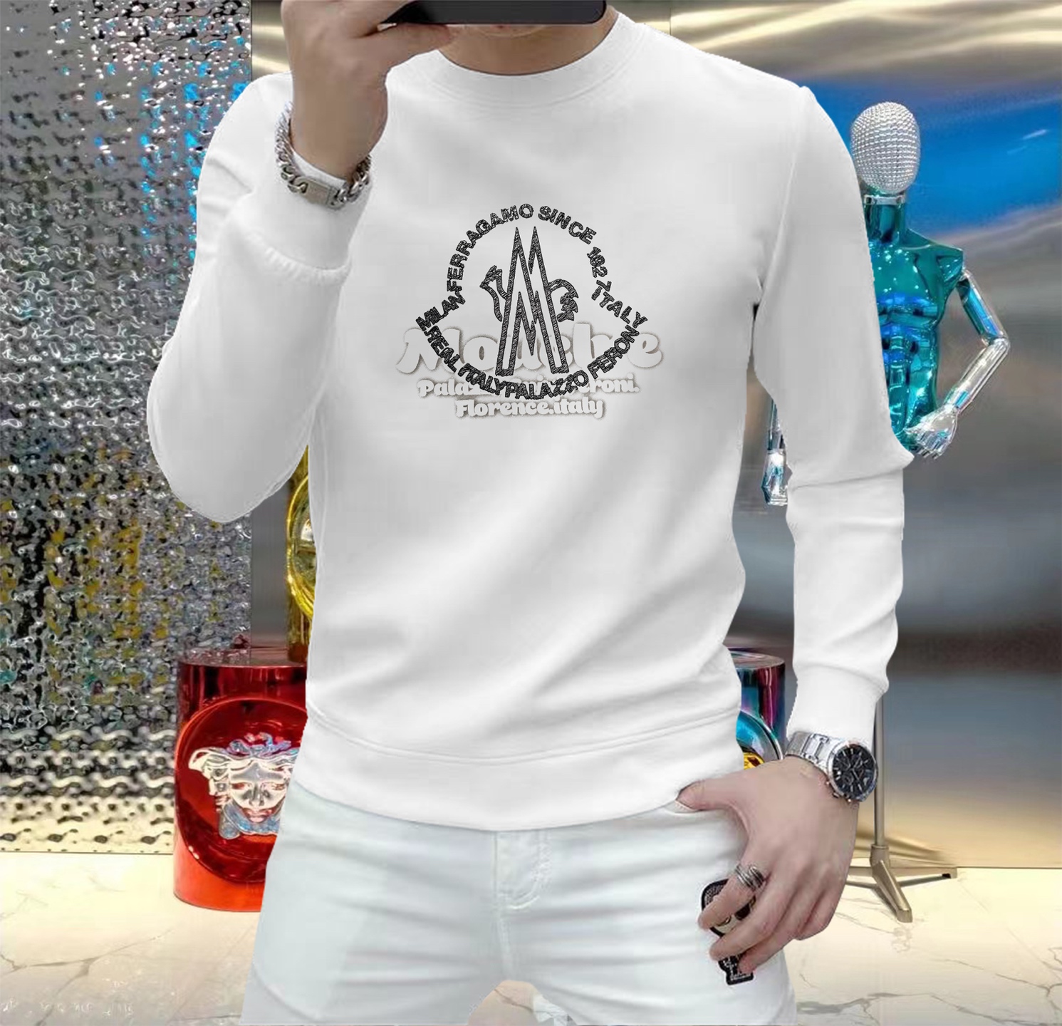 NO:541173,The new European counter style of 2025 autumn and winter, top-quality original single fashion casual long-sleeved T-shirts and sweatshirts. Customized by fashion trendy internet celebrities in early autumn, selected imported high-density silk cotton fabrics, exquisite original logos, excellent comfort and breathability, excellent soft and wrinkle resistance and sagging. Whether worn alone or in the inner wear, they are very handsome, which conforms to the practical dressing habits of men, pursues luxury, noble and elegant style, and creates extraordinary men's taste. The first choice for urban fashion men. Size M~5XL (can be worn 110~215 jin), Moncler, hoodie, sweatshirts, tees, t-shirt, alexander wang19860909蒙口 2025秋冬欧洲专柜新款 顶级原单时尚休闲长袖T恤卫衣.早秋时尚网红潮人定制,精选进口高密度蚕丝棉面料,精致原版logo打造,舒适性与透气性兼优,柔软抗皱弹性和垂性极佳,无论是单穿或是内搭都是帅气十足,吻合了男性实用穿衣习惯,追求奢华高贵优雅风范,打造不凡男士品味,都市时尚男士首选.尺码M~5XL(可穿110～215斤）,,Moncler,hoodie,sweatshirts,tees，t-shirt,alexander wang,Men's clothing