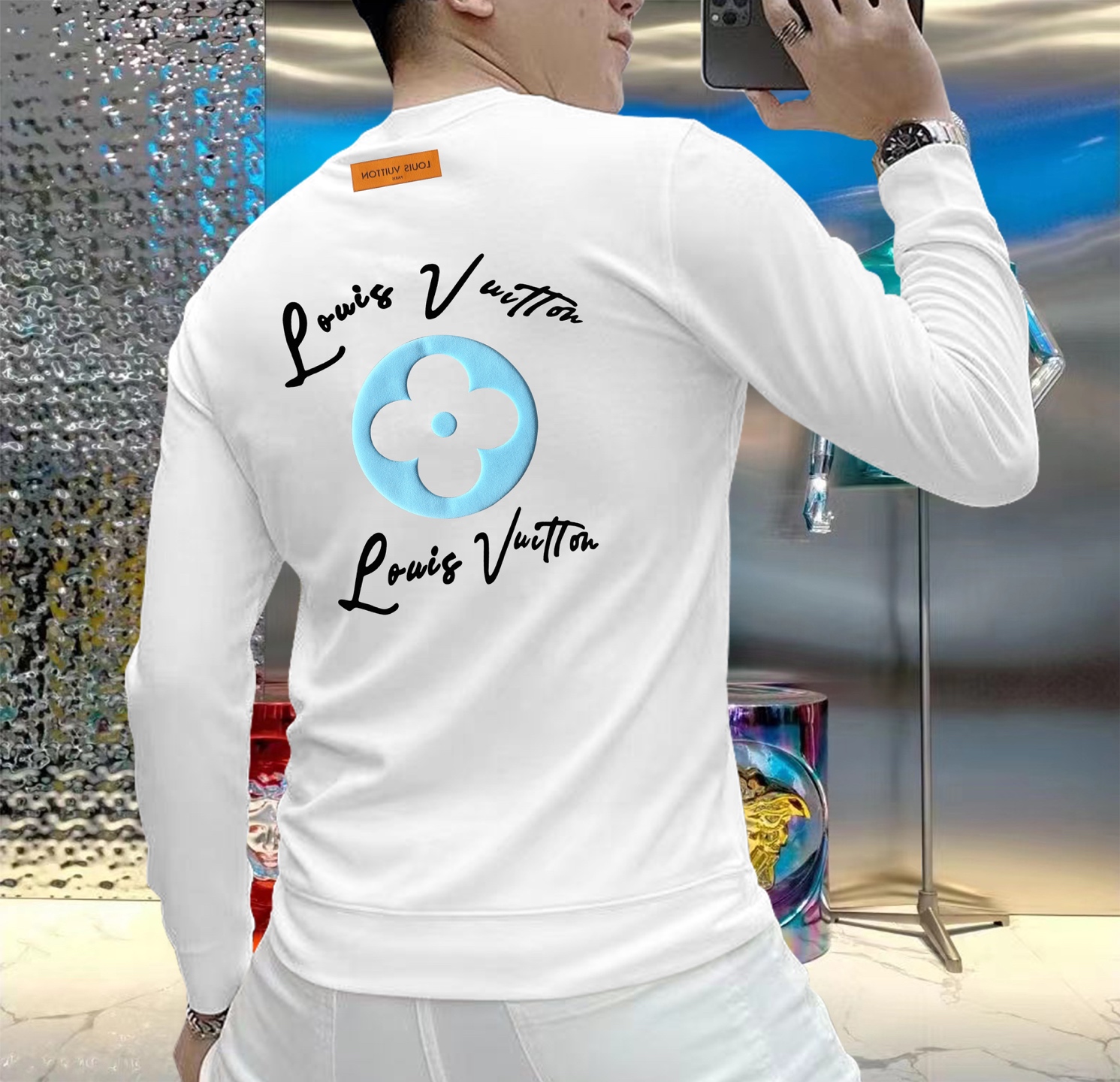 NO:524291,LV Autumn and Winter European Counter New Style Top Original Single Fashionable Casual Long Sleeve T-Shirts and Sweatshirts. Early autumn fashion internet celebrity fashion customization, selected imported high-density silk cotton fabrics, exquisite original logo creation, excellent comfort and breathability, excellent soft and wrinkle resistance and sagging. Whether it is single or inner wear, it is very handsome, which conforms to the practical dressing habits of men, pursues luxury, noble and elegant style, creates extraordinary men's taste, the first choice for urban fashion men. Size M~5XL (can be worn 110~215 catties), louis vuitton, hoodie, sweatshirts, tees, t-shirt, alexander wang19860909LV 秋冬欧洲专柜新款 顶级原单时尚休闲长袖T恤卫衣.早秋时尚网红潮人定制,精选进口高密度蚕丝棉面料,精致原版logo打造,舒适性与透气性兼优,柔软抗皱弹性和垂性极佳,无论是单穿或是内搭都是帅气十足,吻合了男性实用穿衣习惯,追求奢华高贵优雅风范,打造不凡男士品味,都市时尚男士首选.尺码M~5XL(可穿110～215斤）,,louis vuitton,hoodie,sweatshirts,tees，t-shirt,alexander wang,Men's clothing