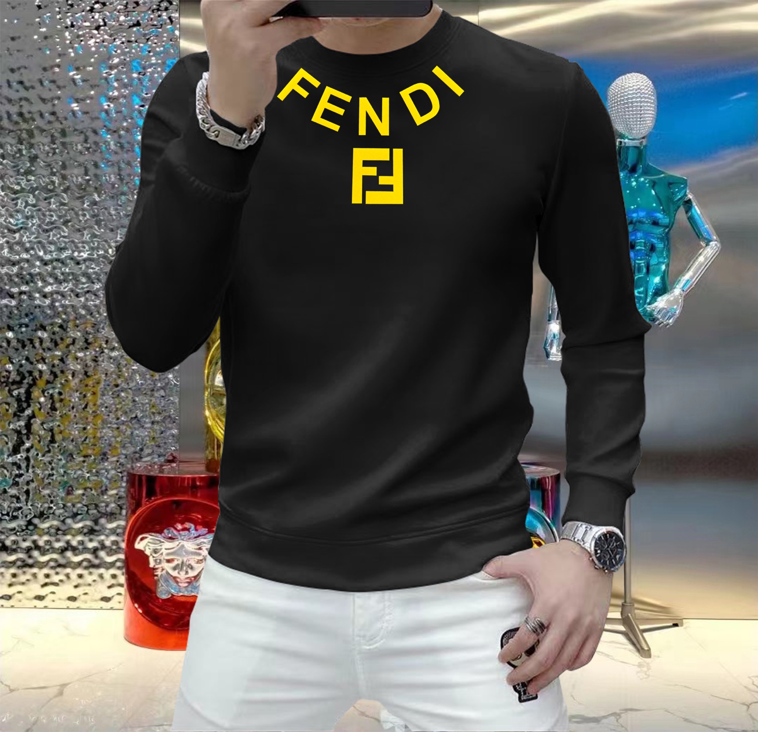 NO:524288,Fendi, new European counters for autumn and winter, top-quality original single fashion casual long-sleeved T-shirts and sweatshirts. Customized by fashion internet celebrities in early autumn, selected imported high-density silk cotton fabrics, exquisite original logos, excellent comfort and breathability, and excellent soft, wrinkle resistance and sagging. Whether worn alone or in the inner wear, they are very handsome, which conforms to the practical dressing habits of men, pursues luxury, noble and elegant style, and creates extraordinary men's taste. The first choice for urban fashion men. Size M~5XL (can be worn 110~215 catties), fendi, hoodie, sweatshirts, tees, t-shirt, alexander wang19860909芬迪 秋冬欧洲专柜新款 顶级原单时尚休闲长袖T恤卫衣.早秋时尚网红潮人定制,精选进口高密度蚕丝棉面料,精致原版logo打造,舒适性与透气性兼优,柔软抗皱弹性和垂性极佳,无论是单穿或是内搭都是帅气十足,吻合了男性实用穿衣习惯,追求奢华高贵优雅风范,打造不凡男士品味,都市时尚男士首选.尺码M~5XL(可穿110～215斤）,,fendi,hoodie,sweatshirts,tees，t-shirt,alexander wang,Men's clothing