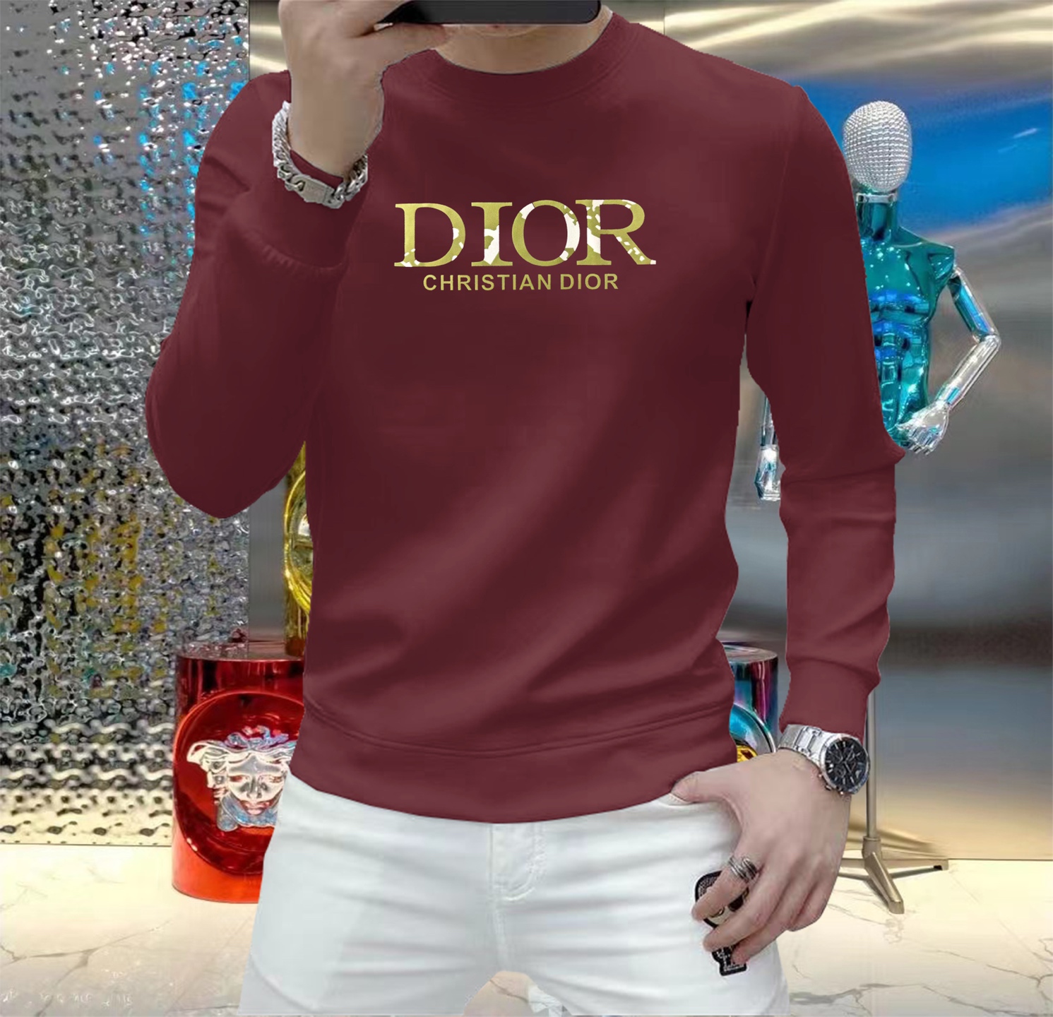 NO:594753,Dior 2025 autumn and winter European counter new styles  Top original fashion and casual long-sleeved T-shirt sweatshirt. Customized by early autumn fashion internet celebrities. Made with imported high-density silk cotton fabrics and exquisite original logo. It has excellent comfort and breathability. It is soft, anti-wrinkle, elastic and has excellent drape. It is handsome whether worn alone or as an inner layer. It is in line with the practical dressing habits of men.  Habit, pursuit of luxury, noble and elegant style, creating extraordinary men's taste, the first choice for urban fashion men. Sizes M~5XL (can wear 110~215 pounds), dior, hoodie, sweatshirts, tees, t-shirt, alexander  wang19860909迪奥 2025秋冬欧洲专柜新款 顶级原单时尚休闲长袖T恤卫衣.早秋时尚网红潮人定制,精选进口高密度蚕丝棉面料,精致原版logo打造,舒适性与透气性兼优,柔软抗皱弹性和垂性极佳,无论是单穿或是内搭都是帅气十足,吻合了男性实用穿衣习惯,追求奢华高贵优雅风范,打造不凡男士品味,都市时尚男士首选.尺码M~5XL(可穿110～215斤）,,dior,hoodie,sweatshirts,tees，t-shirt,alexander wang,Men's clothing