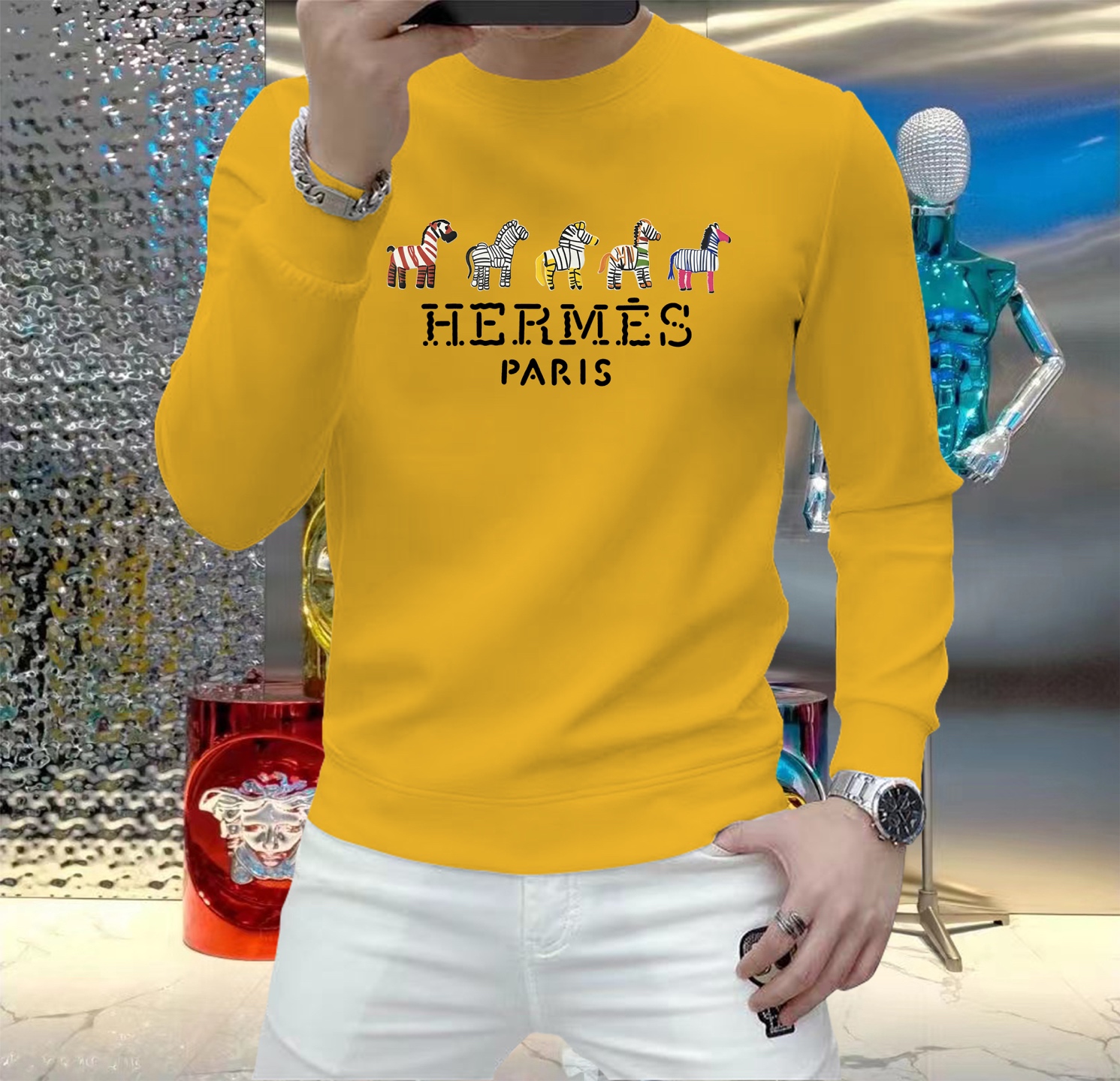 NO:594742,Hermès 2025 autumn and winter European counter new styles  Top-quality original fashionable casual long-sleeved T-shirt sweatshirt. Customized by early autumn fashion internet celebrities. It is made of imported high-density silk cotton fabrics and exquisite original logo. It has excellent comfort and breathability. It is soft, anti-wrinkle, elastic and has excellent drape. It is handsome whether worn alone or as an inner layer. It is in line with men's practical dressing habits.  , pursue luxury, noble and elegant style, create extraordinary men's taste, the first choice for urban fashion men. Sizes M~5XL (can wear 110~215 pounds), hermes, hoodie, sweatshirts, tees, t-shirt, alexander  wang19860909爱马仕 2025秋冬欧洲专柜新款 顶级原单时尚休闲长袖T恤卫衣.早秋时尚网红潮人定制,精选进口高密度蚕丝棉面料,精致原版logo打造,舒适性与透气性兼优,柔软抗皱弹性和垂性极佳,无论是单穿或是内搭都是帅气十足,吻合了男性实用穿衣习惯,追求奢华高贵优雅风范,打造不凡男士品味,都市时尚男士首选.尺码M~5XL(可穿110～215斤）,,hermes,hoodie,sweatshirts,tees，t-shirt,alexander wang,Men's clothing