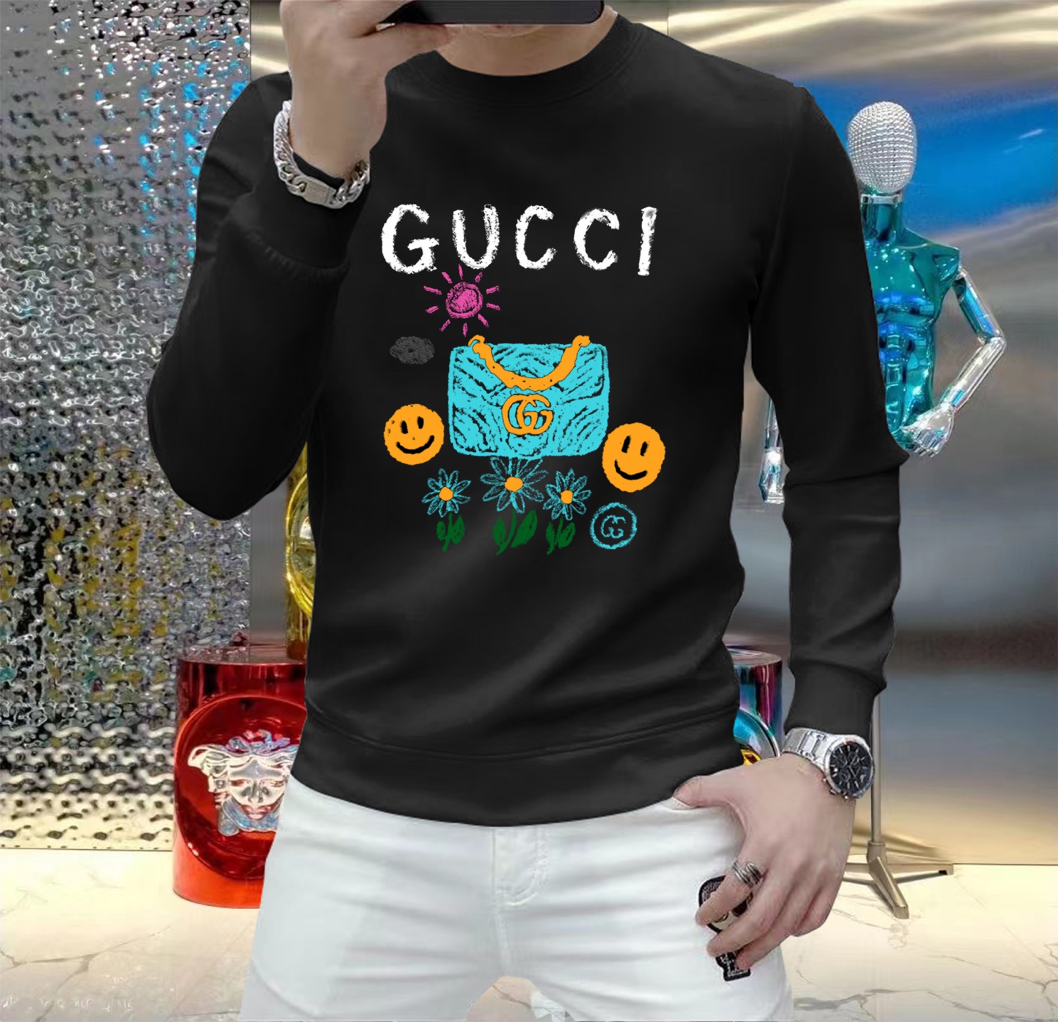 NO:594765,Gucci 2025 autumn and winter European counter new styles  Top-quality original fashion casual long-sleeved T-shirt sweatshirt. Customized by early autumn fashion internet celebrities. Made with imported high-density silk cotton fabrics and exquisite original logo. It has excellent comfort and breathability. It is soft, anti-wrinkle, elastic and has excellent drape. Whether worn alone or layered, it is handsome and in line with the practicality of men.  Dressing habits, pursuing luxury, noble and elegant style, creating extraordinary men's taste, the first choice for urban fashion men. Sizes M~5XL (can wear 110~215 pounds), hoodie, sweatshirts, tees, t-shirt, alexander  wang19860909古奇 2025秋冬欧洲专柜新款 顶级原单时尚休闲长袖T恤卫衣.早秋时尚网红潮人定制,精选进口高密度蚕丝棉面料,精致原版logo打造,舒适性与透气性兼优,柔软抗皱弹性和垂性极佳,无论是单穿或是内搭都是帅气十足,吻合了男性实用穿衣习惯,追求奢华高贵优雅风范,打造不凡男士品味,都市时尚男士首选.尺码M~5XL(可穿110～215斤）,,hoodie,sweatshirts,tees，t-shirt,alexander wang,Men's clothing