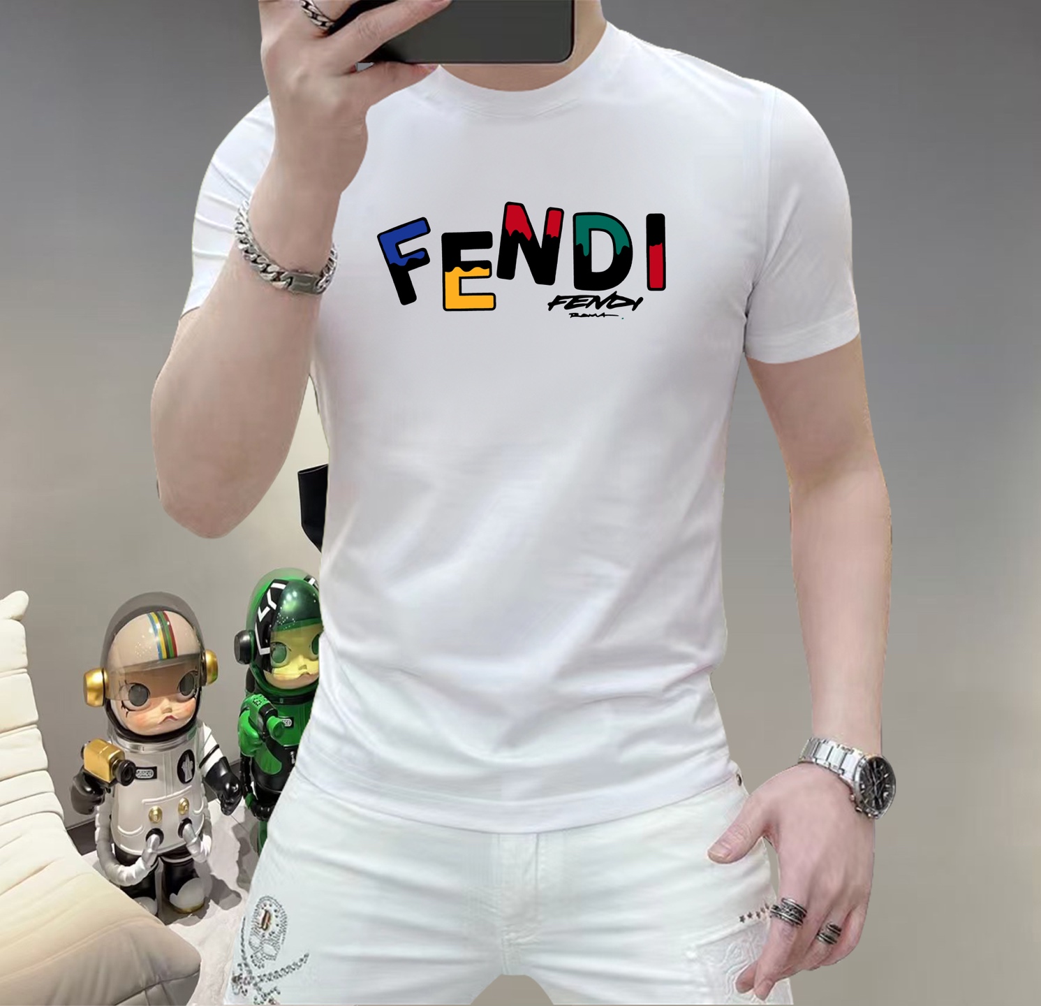 NO:733817,Fendi This spring, let your skin feel the ultimate gentleness and comfort!  The new men's summer round neck silk cotton short-sleeved T-shirt is now available!  Selected high-quality silk cotton, soft and breathable, light and fit, allowing you to stay cool and comfortable in the hot summer. Classic round neck design, simple but not simple, can be easily controlled whether it is a daily outing or a casual party. A variety of fashionable color options to meet your pursuit of personality, making every day full of freshness. Size M-5XL, fendi, T-shirt, tees, t-shirt,19860909芬迪 这个春天,让肌肤感受极致的温柔与舒适！ 全新男士夏季圆领蚕丝棉短袖T恤,现已优雅登场！ 精选优质蚕丝棉,柔软透气,轻盈贴合,让你在炎炎夏日也能保持清爽自在. 经典圆领设计,简约而不简单,无论是日常出街还是休闲聚会,都能轻松驾驭. 多种时尚色彩选择,满足你对个性的追求,让每一天都充满新鲜感. 尺码 M-5XL,,fendi,T-shirt,tees，t-shirt,,Men's clothing