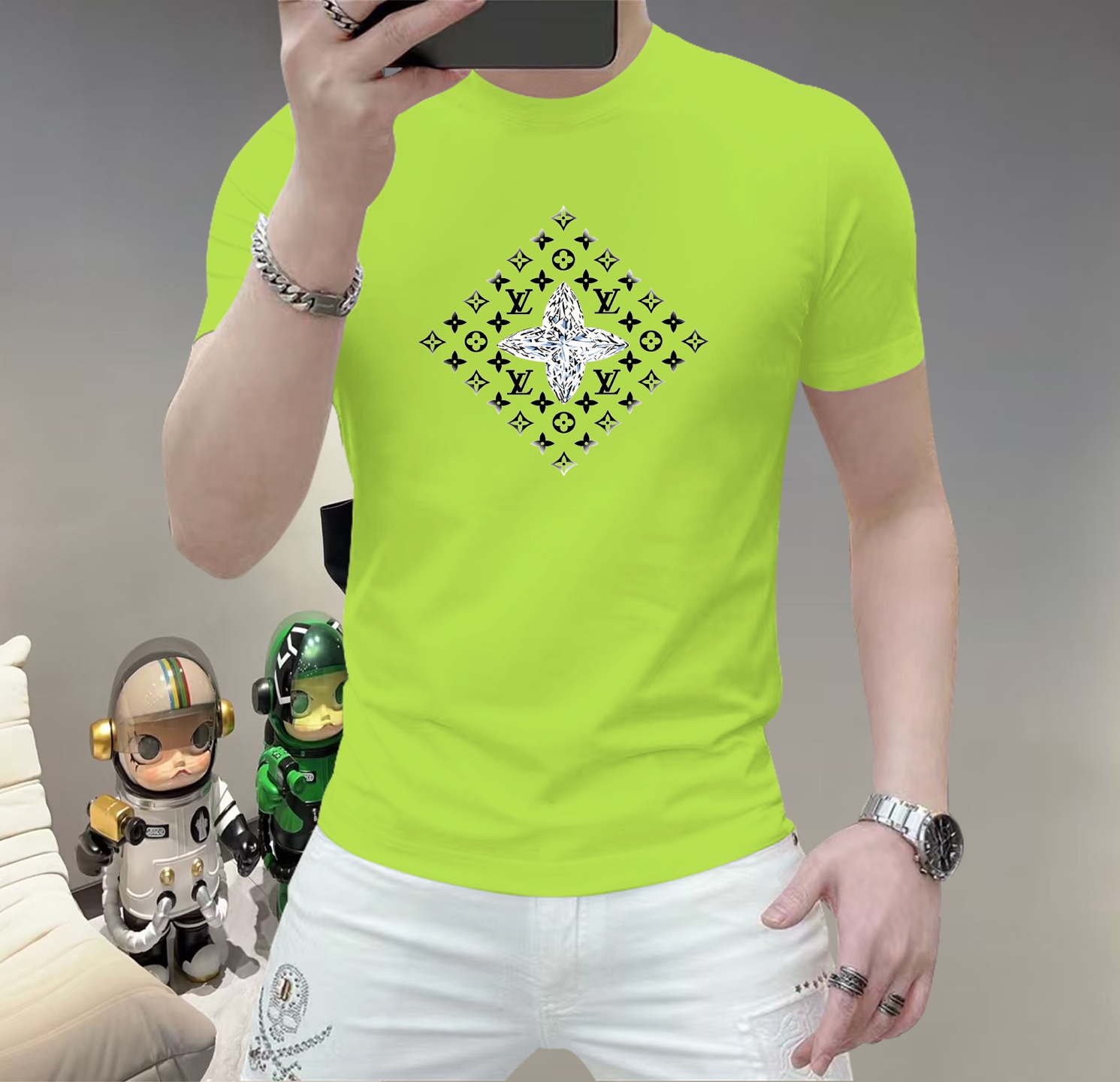 NO:733807,LV This spring, let your skin feel the ultimate gentleness and comfort!  The new men's summer round neck silk cotton short-sleeved T-shirt is now available!  Selected high-quality silk cotton, soft and breathable, light and fit, allowing you to stay cool and comfortable in the hot summer. Classic round neck design, simple but not simple, can be easily controlled whether it is a daily outing or a casual party. A variety of fashionable color options to meet your pursuit of personality, making every day full of freshness. Size M-5XL, Louis Vuitton, T-shirt, tees, t-shirt,19860909LV 这个春天,让肌肤感受极致的温柔与舒适！ 全新男士夏季圆领蚕丝棉短袖T恤,现已优雅登场！ 精选优质蚕丝棉,柔软透气,轻盈贴合,让你在炎炎夏日也能保持清爽自在. 经典圆领设计,简约而不简单,无论是日常出街还是休闲聚会,都能轻松驾驭. 多种时尚色彩选择,满足你对个性的追求,让每一天都充满新鲜感. 尺码 M-5XL,,louis vuitton,T-shirt,tees，t-shirt,,Men's clothing