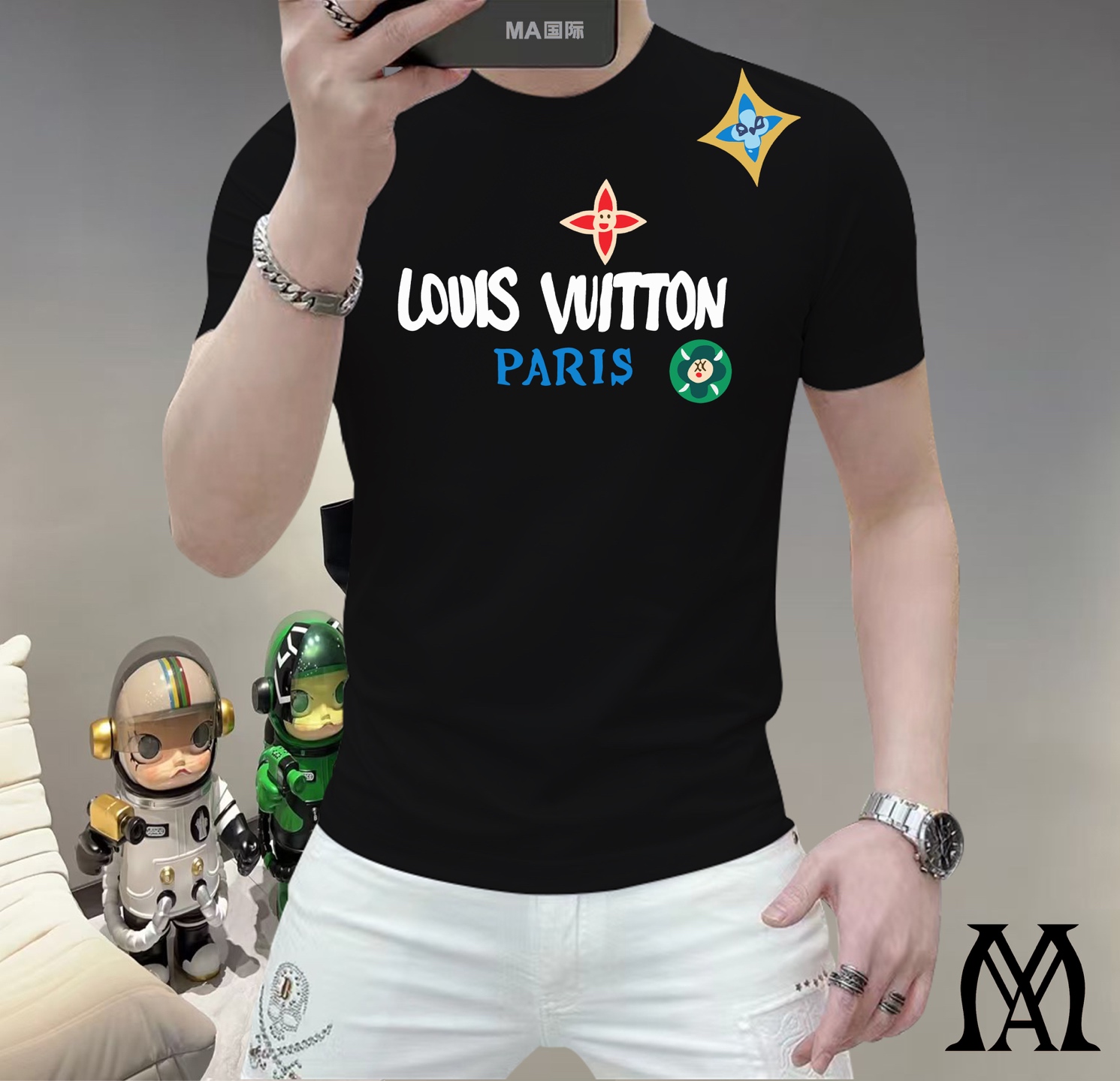 NO:760957,LV This spring, let your skin feel the ultimate gentleness and comfort!  The new men's summer round neck silk cotton short-sleeved T-shirt is now available!  Selected high-quality silk cotton, soft and breathable, light and fit, allowing you to stay cool and comfortable in the hot summer. Classic round neck design, simple but not simple, can be easily controlled whether it is a daily outing or a casual party. A variety of fashionable color options to meet your pursuit of personality, making every day full of freshness. Size M-5XL, Louis Vuitton, T-shirt, tees, t-shirt,19860909LV 这个春天,让肌肤感受极致的温柔与舒适！ 全新男士夏季圆领蚕丝棉短袖T恤,现已优雅登场！ 精选优质蚕丝棉,柔软透气,轻盈贴合,让你在炎炎夏日也能保持清爽自在. 经典圆领设计,简约而不简单,无论是日常出街还是休闲聚会,都能轻松驾驭. 多种时尚色彩选择,满足你对个性的追求,让每一天都充满新鲜感. 尺码 M-5XL,,louis vuitton,T-shirt,tees，t-shirt,,Men's clothing