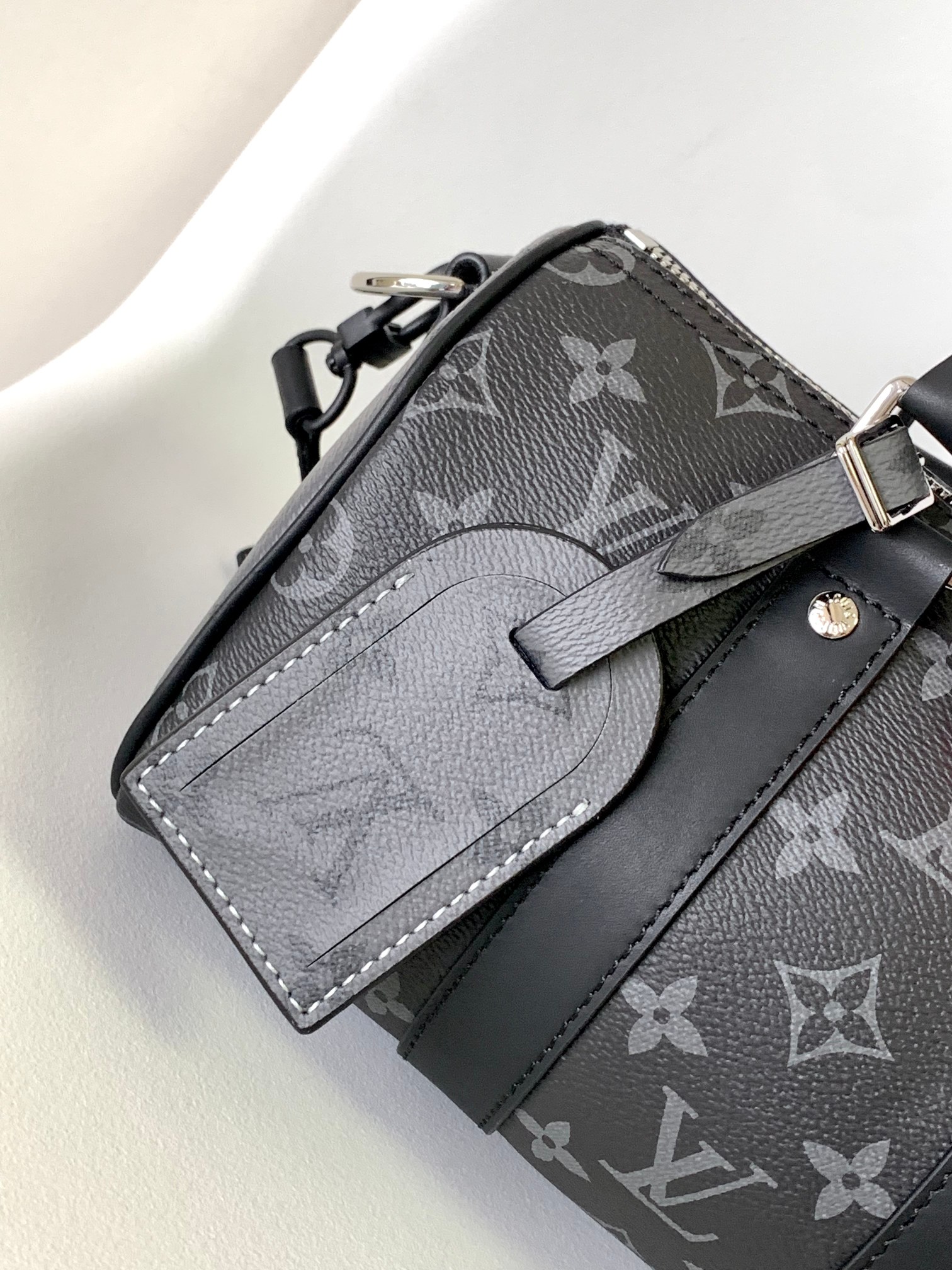 p740 M46271链条黑花 橙色搭配链条枕头包  Keepall 25 手袋取材 Monogram Eclipse Reverse 帆布