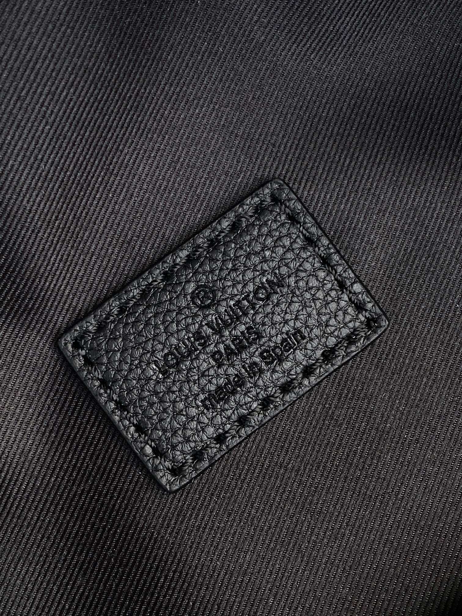 p530💰【163c01 芯片】 顶级原单复刻M46553压花 本款 Discovery 双肩包以 Monogram 压纹牛皮革塑造柔软贴身构型,辅以金属件的沉稳气息。外袋便于取放随行物品,内袋实现有序收纳。详细特征29 x 38 x 20厘米(长度 x 高 x 宽)