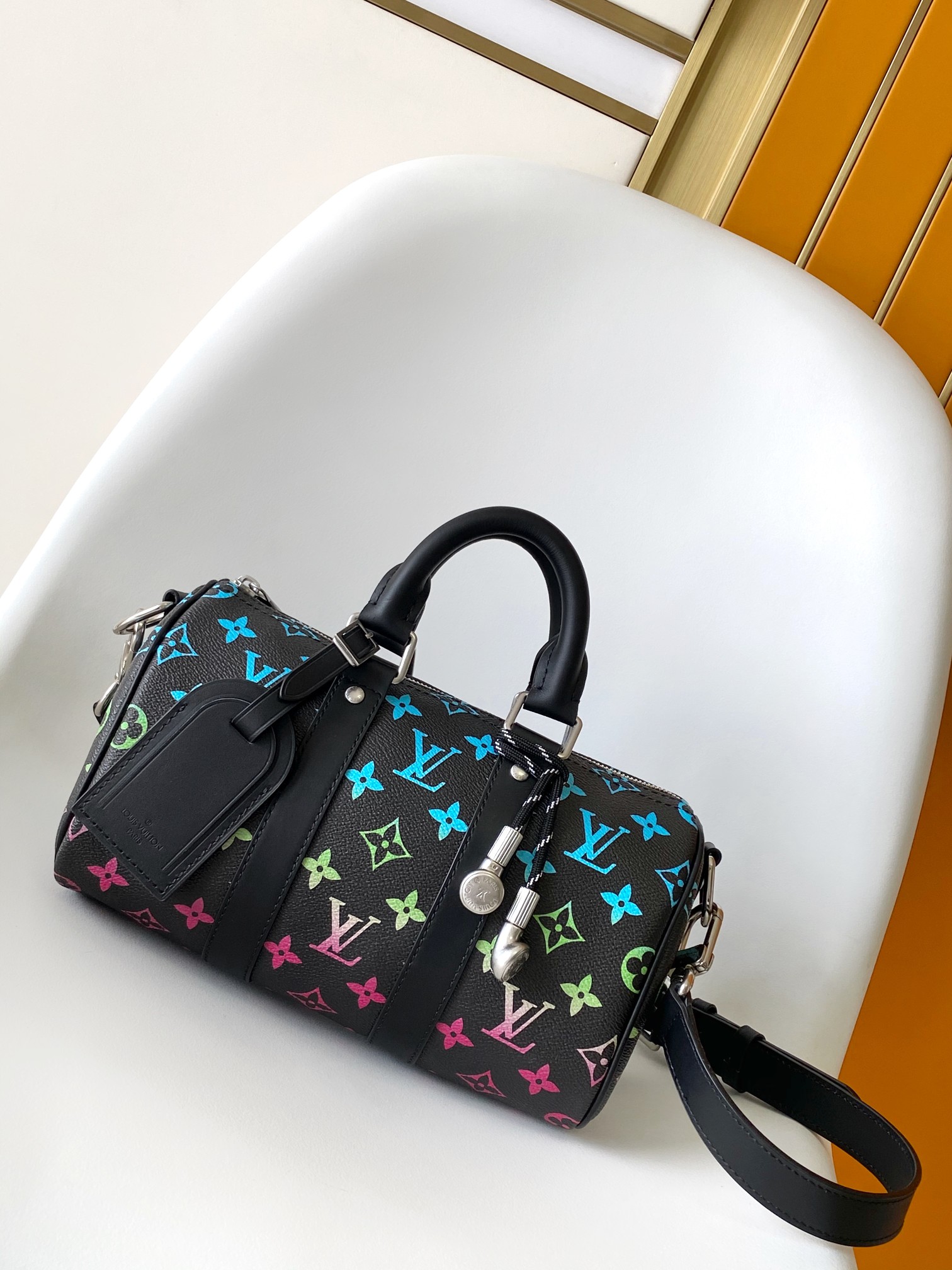 Louis Vuitton Keepall 25 Multicolor Monogram Eclipse Reverse Zwarte Tas