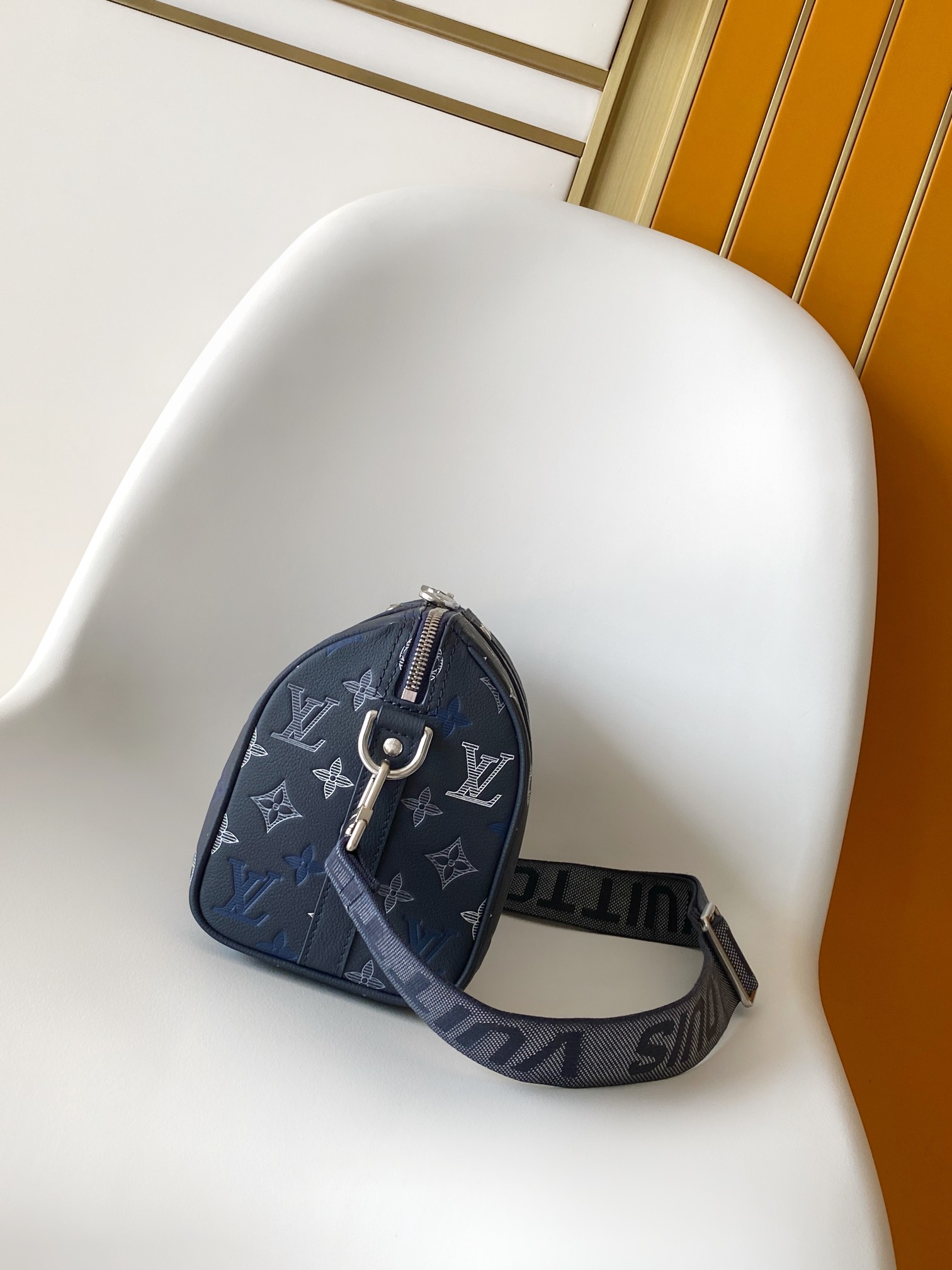 Путевая сумка с монограммой из натуральной кожи Louis Vuitton