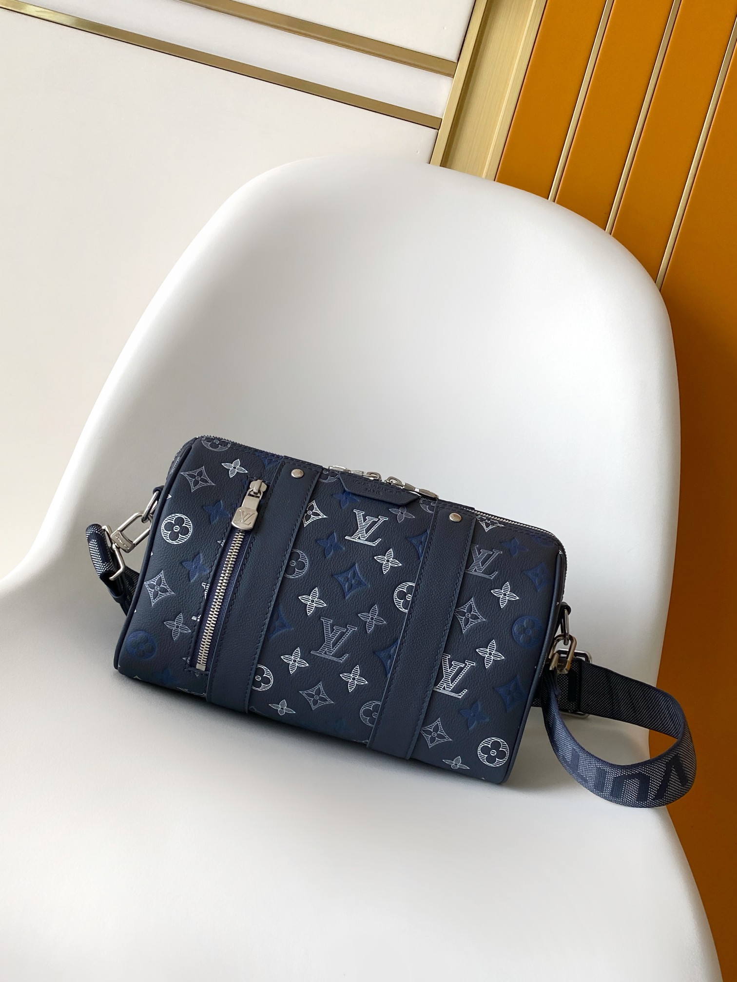 Путевая сумка с монограммой из натуральной кожи Louis Vuitton