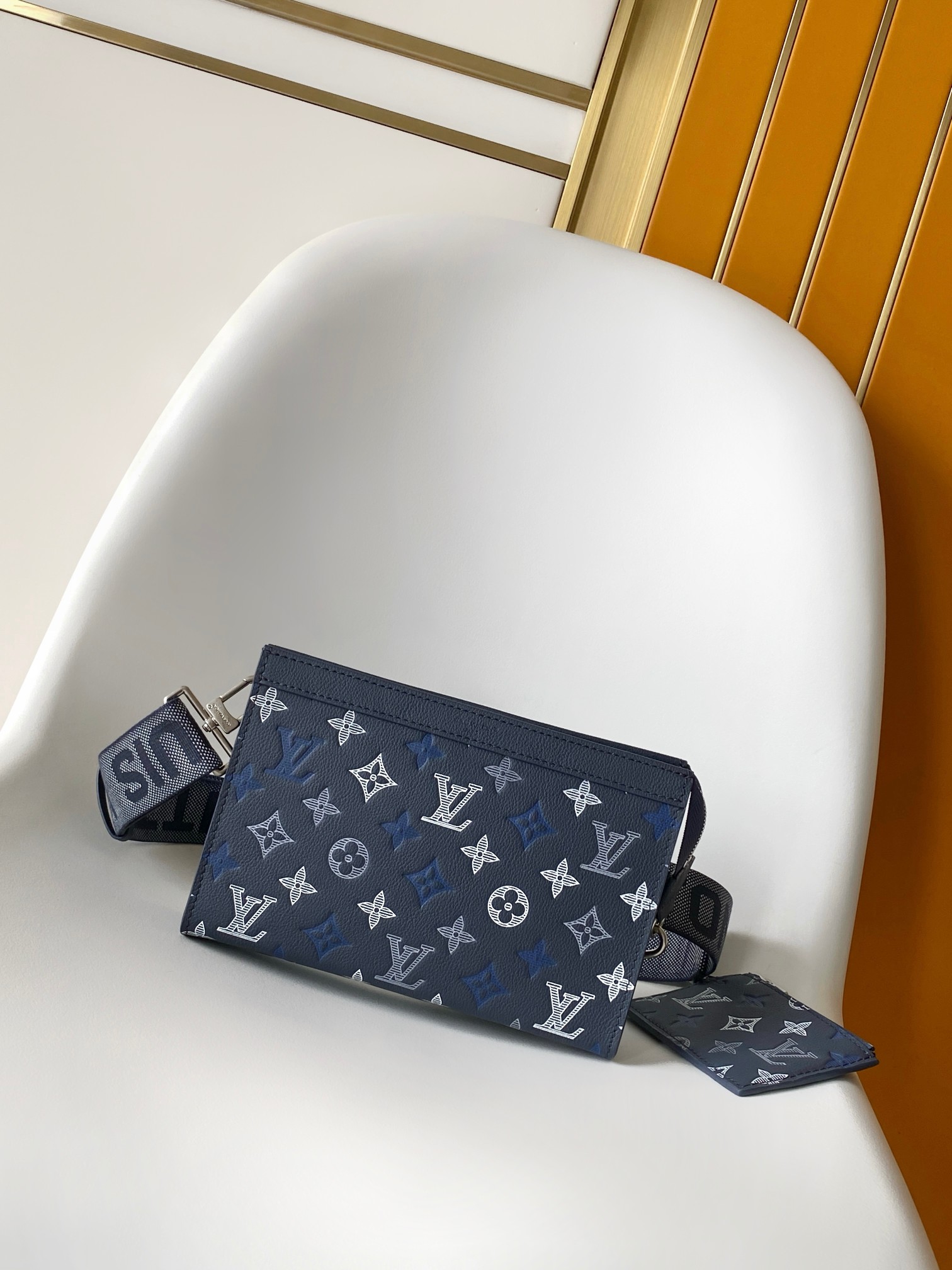 Кошелек Louis Vuitton с монограммой