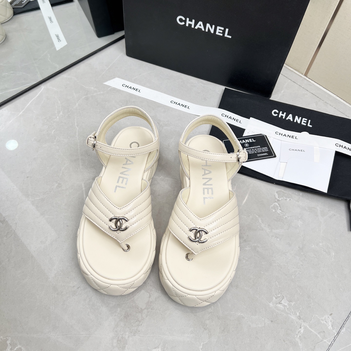 NO:168833,Slippers Sandals Top Version CHANE/Chanel New clip-toe sandals, outsole height 5cm size 35-41, slippers sandals, chanel, chanel, sandals, slippers19860909拖鞋 凉鞋顶级版本 CHANE/香奈儿 新款夹趾凉拖鞋,大底高5cm码数35-41,拖鞋凉鞋,chanel,chanel,sandals,slippers,Women's Shoes