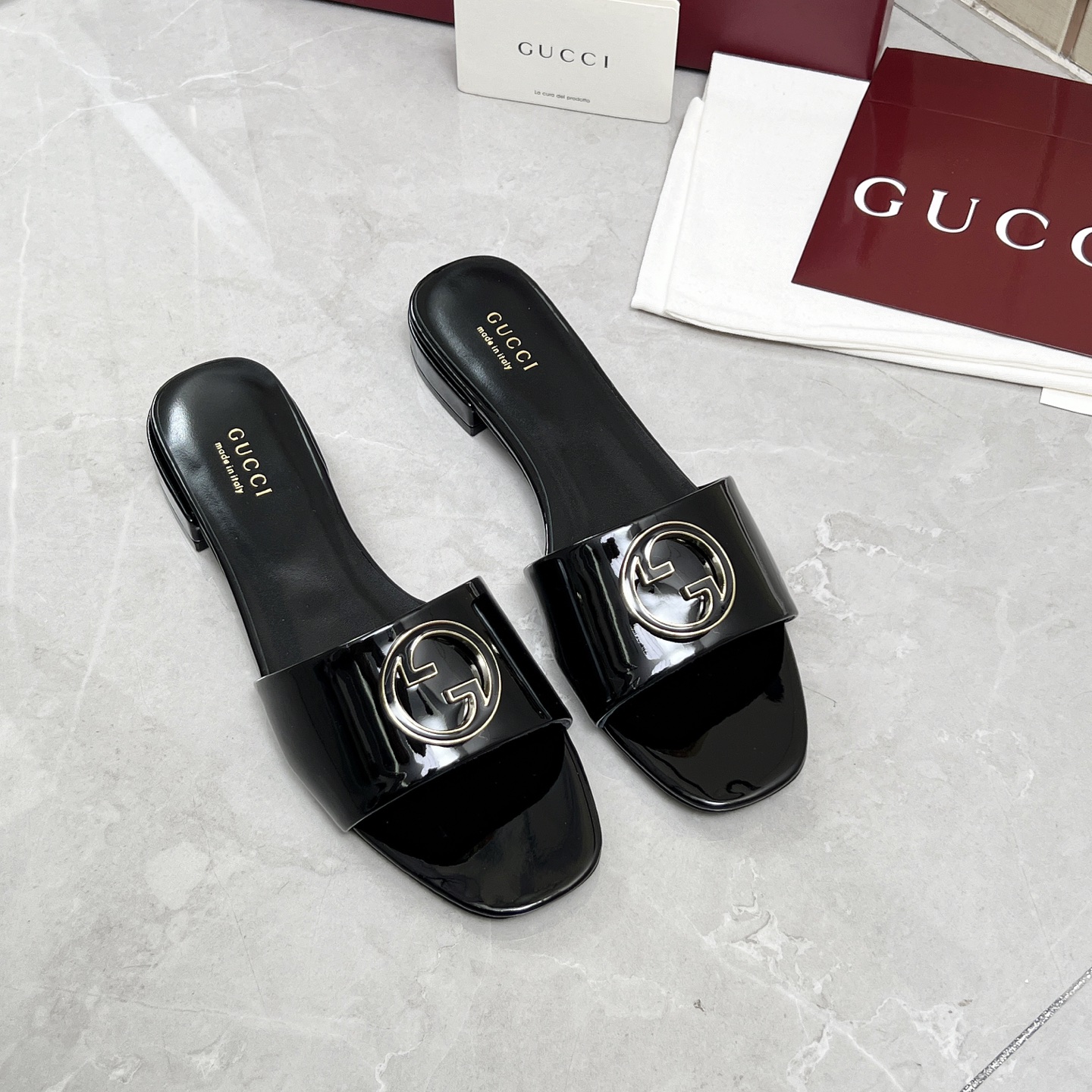NO:227843,Gucci/Gucci 25 new slippers Fabric patent leather Inner: Sheepskin Outsole Italian leather outsole Sole Height 1.5cm Size 35-42, slippers, gucci, gucci, slippers, sheepskin, Leather soles19860909Gucci/古驰 25新款拖鞋 面料漆皮 内里:羊皮 大底意大利真皮大底 底高1.5cm 码数35—42,拖鞋,gucci,gucci,slippers,sheepskin,Leather soles,Women's Shoes