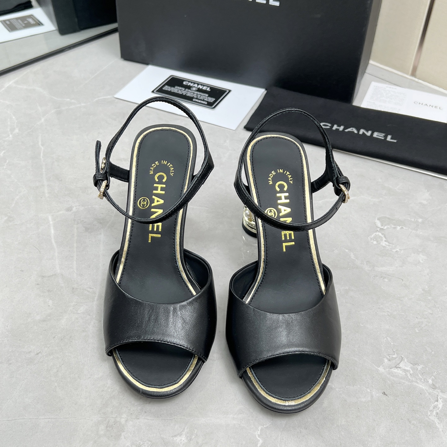 NO:254461,CHANEL/Chanel 25ss new series of rhinestone high heel sandals are fashionable, sexy and beautiful!  It is stylish and modern, revealing a hint of elegant charm!  This shoe satisfies all girls' fantasies about high heels. It has a girlish feel and can also be worn to look like a goddess!  Upper cowhide/sheep lining inner/tip-stick lambskin outsole imported from Italy genuine leather outsole heel height 8cm size 35-39 (40 41 custom made without return), sandals, chanel, chanel, sandals, high heels, cowhide, sheepskin, sheep, Leather soles19860909CHANEL/香奈儿 25ss新品系列水钻高跟凉鞋 时尚性感美得让人窒息！又不失时尚现代感,透出丝丝优雅魅力！这款鞋满足了女生对高跟鞋的所有幻想 既有少女感,也可以穿出女神范！ 鞋面牛皮/羊猄 内里/踮脚小羊皮 大底意大利进口真皮大底 跟高8cm 码数35-39（40 41定制不退换）,凉鞋,chanel,chanel,sandals,high heels,cowhide,sheepskin,sheep,Leather soles,Women's Shoes