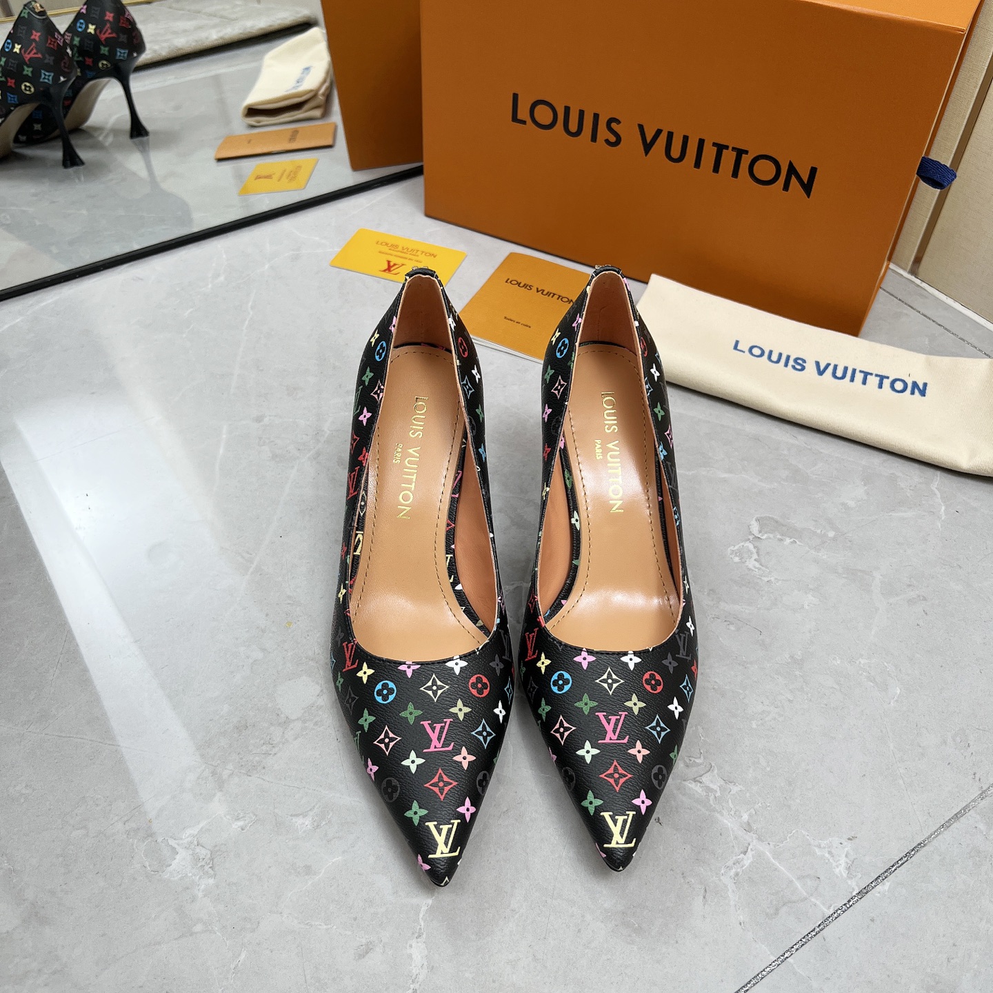 NO:390985,LOUIS VUITTON/Louis Vuitton New single shoes, original printed upper, inner sheepskin, sole, Italian leather outsole, heel height 7.5cm, size 35-42 (41 42 customized, non-return and exchange), high heels, single shoes, louis vuitton, louis vuitton, high heels, sheepskin, Leather soles19860909LOUIS VUITTON/路易威登 新款单鞋 鞋面原版印花皮 内里羊皮 鞋底意大利真皮大底 跟高7.5cm 码数35-42（41 42订制不退换）,高跟鞋单鞋,louis vuitton,louis vuitton,high heels,sheepskin,Leather soles,Women's Shoes
