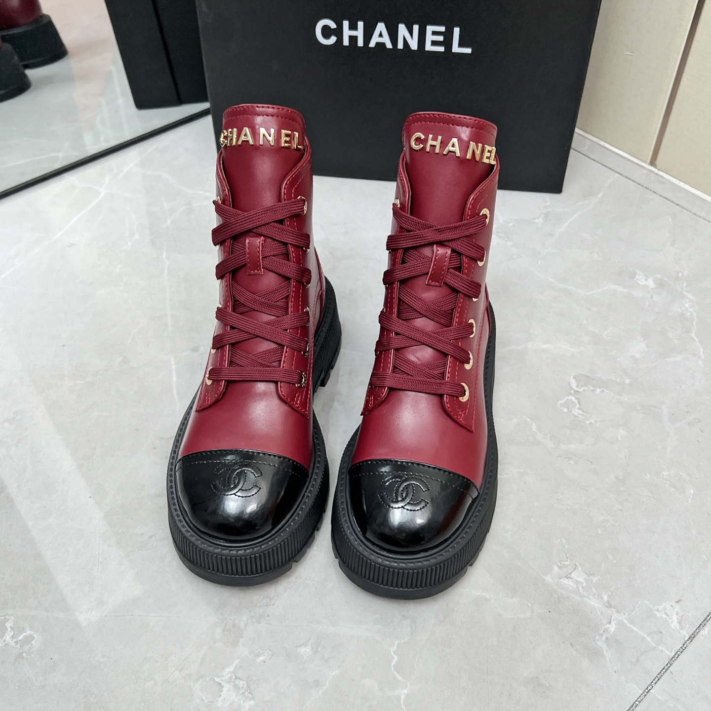 NO:464266,Lychee pattern cowhide spot supply top quality Original 1:1 CHANEL/Chanel new autumn and winter thick-soled Martin short boots Original custom letter logo Toe pair C electric embroidery strives to achieve zero distance from the original product regardless of the details and workmanship Material fabric Lychee pattern/cowhide inner sheepskin Outsole Original outsole Heel height 5cm Size 35-41, boots, chanel, chanel, boots, cowhide, sheepskin19860909荔枝纹 牛皮 现货供应 顶级品质 原版1:1 CHANEL/香奈儿 秋冬新品厚底马丁短靴 原版定制字母Logo 鞋头双C电绣 无论细节及做工都力求做到和正品零距离 材料面料荔枝纹/牛皮  内里羊皮  大底原版大底  跟高5cm  码数35-41,靴子,chanel,chanel,boots,cowhide,sheepskin,Women's Shoes