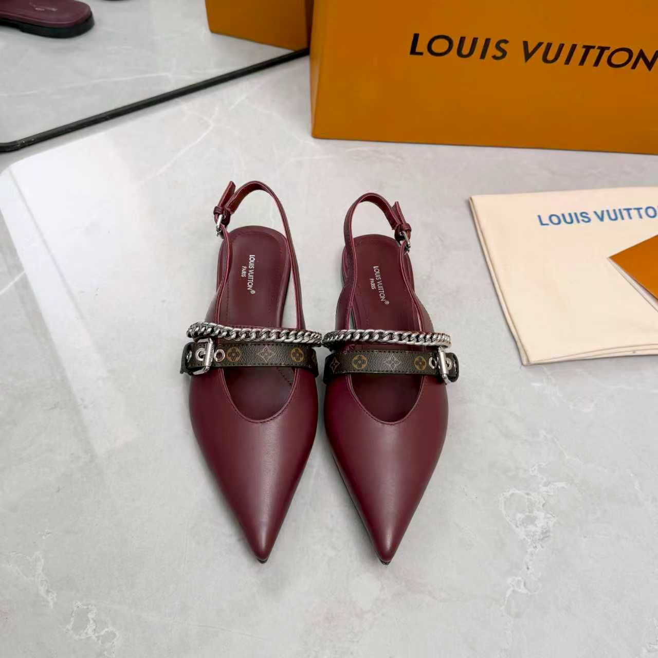 NO:789604,LOUIS VUITTON/Louis Vuitton early spring series cowhide upper, sheepskin lining, Italian genuine leather outsole, high flat heel 1.5cm, medium heel 5.5c m size 35-40 (customized 41 42), high heels sandals, louis vuitton, louis vuitton, sandals, high heels, cowhide, sheepskin, Leather soles19860909LOUIS VUITTON/路易威登 早春系列 鞋面牛皮 内里羊皮 鞋底意大利真皮大底 跟高平跟1.5cm 中跟5.5c m 码数35-40（41 42订制）,高跟鞋凉鞋,louis vuitton,louis vuitton,sandals,high heels,cowhide,sheepskin,Leather soles,Women's Shoes