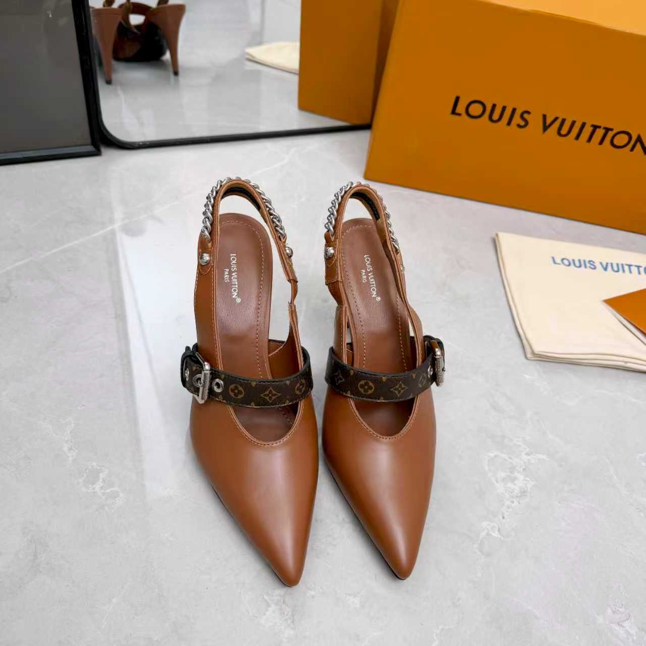 NO:789580,LOUIS VUITTON/Louis Vuitton Early Spring Series Cowhide upper, sheepskin lining, Italian genuine leather outsole, heel height 9.5c m, size 35-40 (customized 41 42), high heels sandals, louis vuitton, louis vuitton, sandals, high heels, cowhide, sheepskin, Leather soles19860909LOUIS VUITTON/路易威登 早春系列 鞋面牛皮 内里羊皮 鞋底意大利真皮大底 跟高9.5c m 码数35-40（41 42订制）,高跟鞋凉鞋,louis vuitton,louis vuitton,sandals,high heels,cowhide,sheepskin,Leather soles,Women's Shoes
