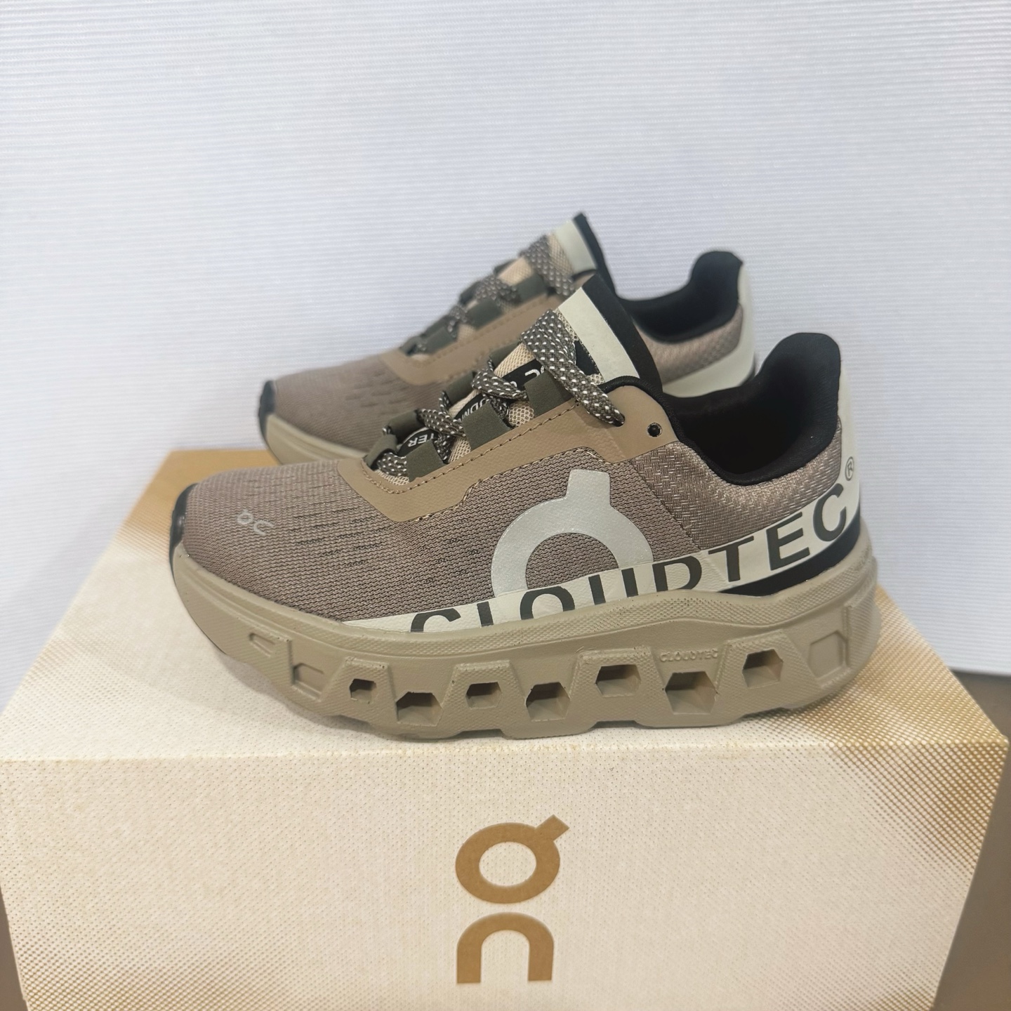 图片[3]-昂跑ON Cloudmonster 小怪兽童鞋❗️28–37 On CloudMonster 2 昂跑小怪兽2代以网球为灵感的运动休闲鞋，大胆的复古外观与革新科技融合，助力运动生活的活力探索，让你尽享全天候舒适；多层叠加的环保人造皮革打造富有质感的鞋面，结合缝线、透气孔细节，体现恰到好处的复古美学。多款配色打破网球场的固有规则，带来焕然一新的视觉享受-选品中心