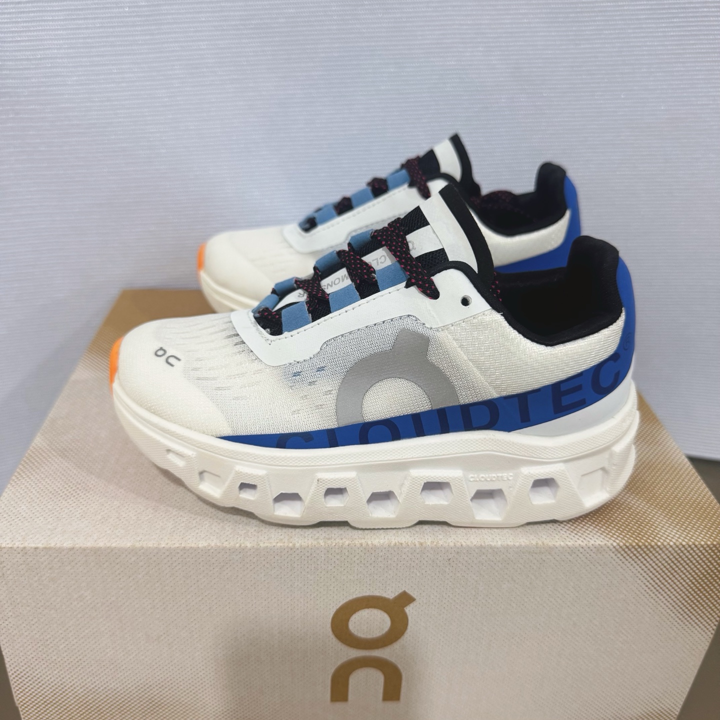 图片[8]-昂跑ON Cloudmonster 小怪兽童鞋❗️28–37 On CloudMonster 2 昂跑小怪兽2代以网球为灵感的运动休闲鞋，大胆的复古外观与革新科技融合，助力运动生活的活力探索，让你尽享全天候舒适；多层叠加的环保人造皮革打造富有质感的鞋面，结合缝线、透气孔细节，体现恰到好处的复古美学。多款配色打破网球场的固有规则，带来焕然一新的视觉享受-选品中心