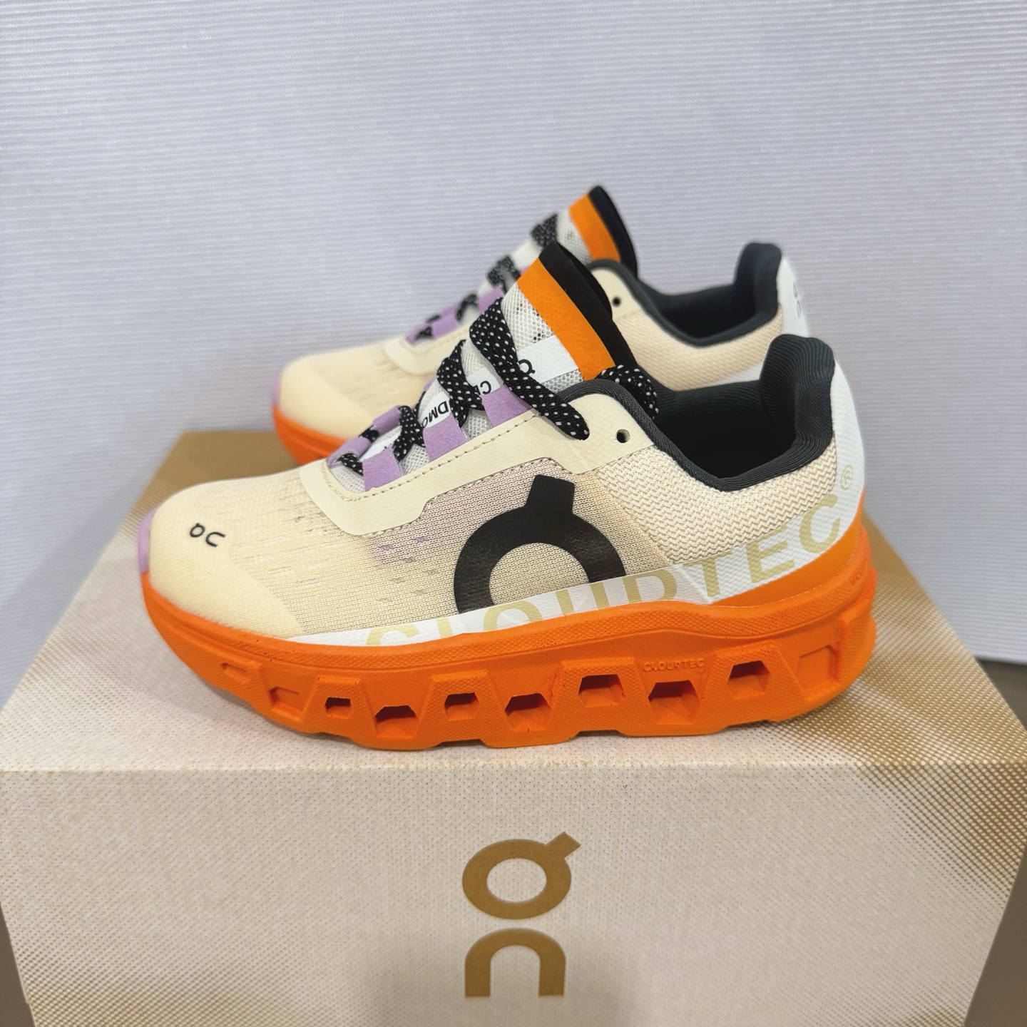 图片[7]-昂跑ON Cloudmonster 小怪兽童鞋❗️28–37 On CloudMonster 2 昂跑小怪兽2代以网球为灵感的运动休闲鞋，大胆的复古外观与革新科技融合，助力运动生活的活力探索，让你尽享全天候舒适；多层叠加的环保人造皮革打造富有质感的鞋面，结合缝线、透气孔细节，体现恰到好处的复古美学。多款配色打破网球场的固有规则，带来焕然一新的视觉享受-选品中心