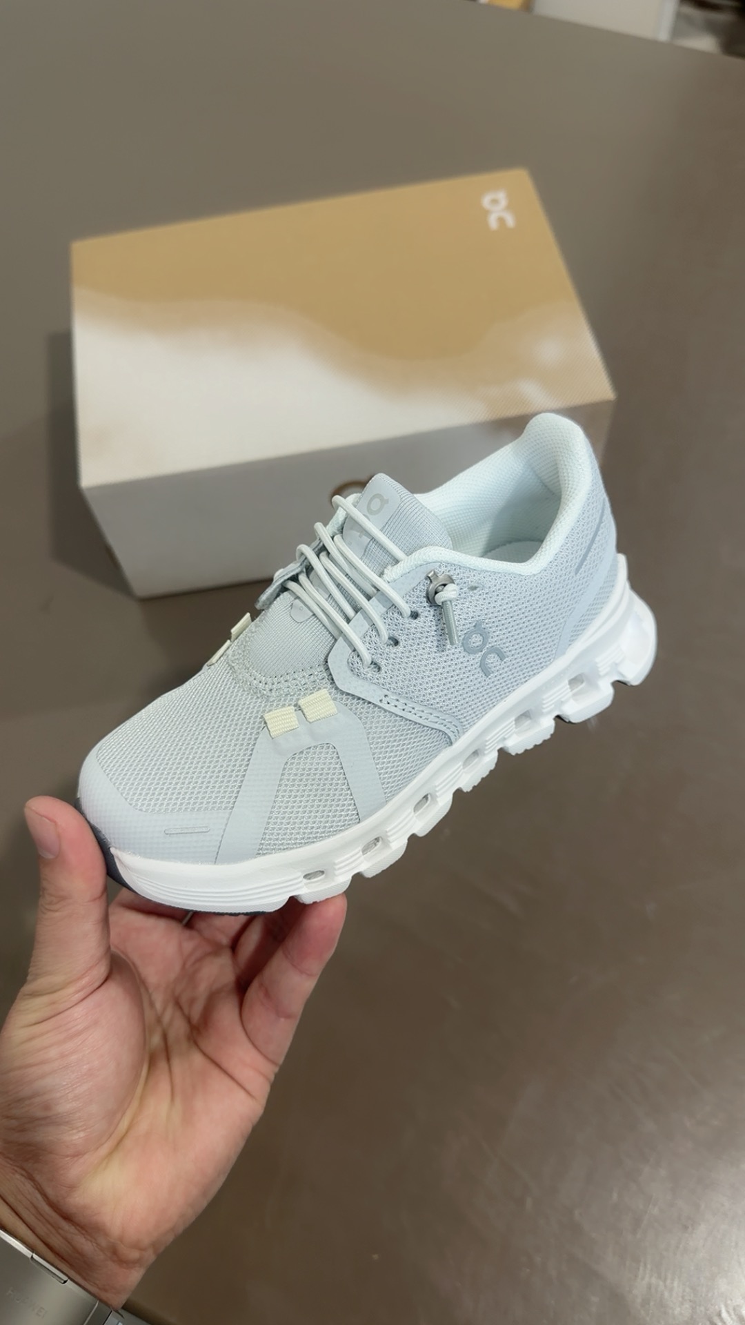 图片[2]-On昂跑 Cloud 6 儿童跑鞋 28–37\”},\”album\”：{\”myCommidityCount\”：31018,\”online\”：true,\”banner\”：\”https：//xcimg.szwego.com/img/3c4dd9ea/20241025/a1729837392418_2756.jpg-选品中心