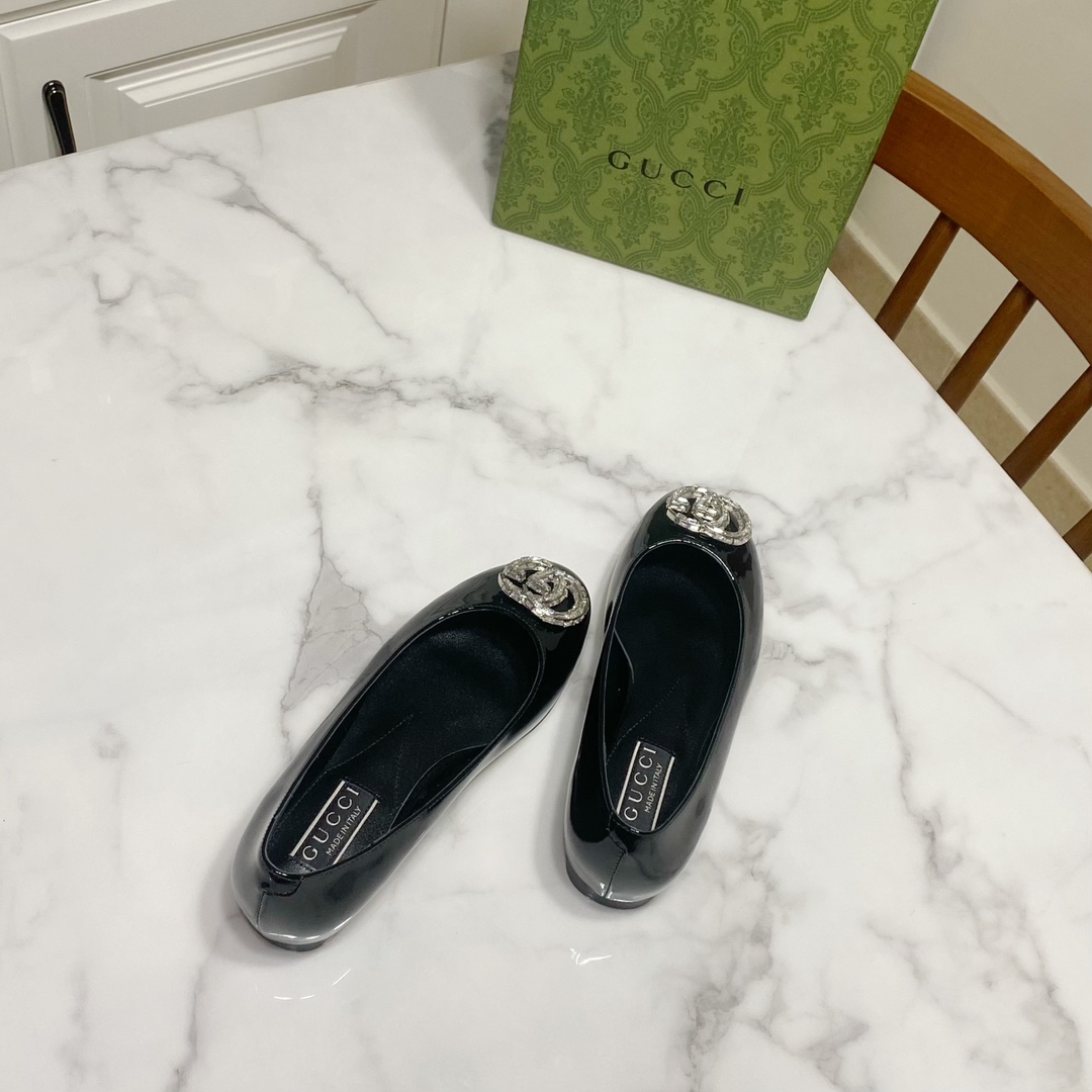 “Classic Gucci Double G Drill Head Shoe: Timeless Fashion with Simple Elegance and Versatility” - 图片 2