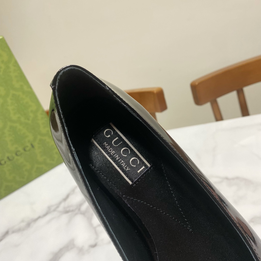 “Classic Gucci Double G Drill Head Shoe: Timeless Fashion with Simple Elegance and Versatility” - 图片 6