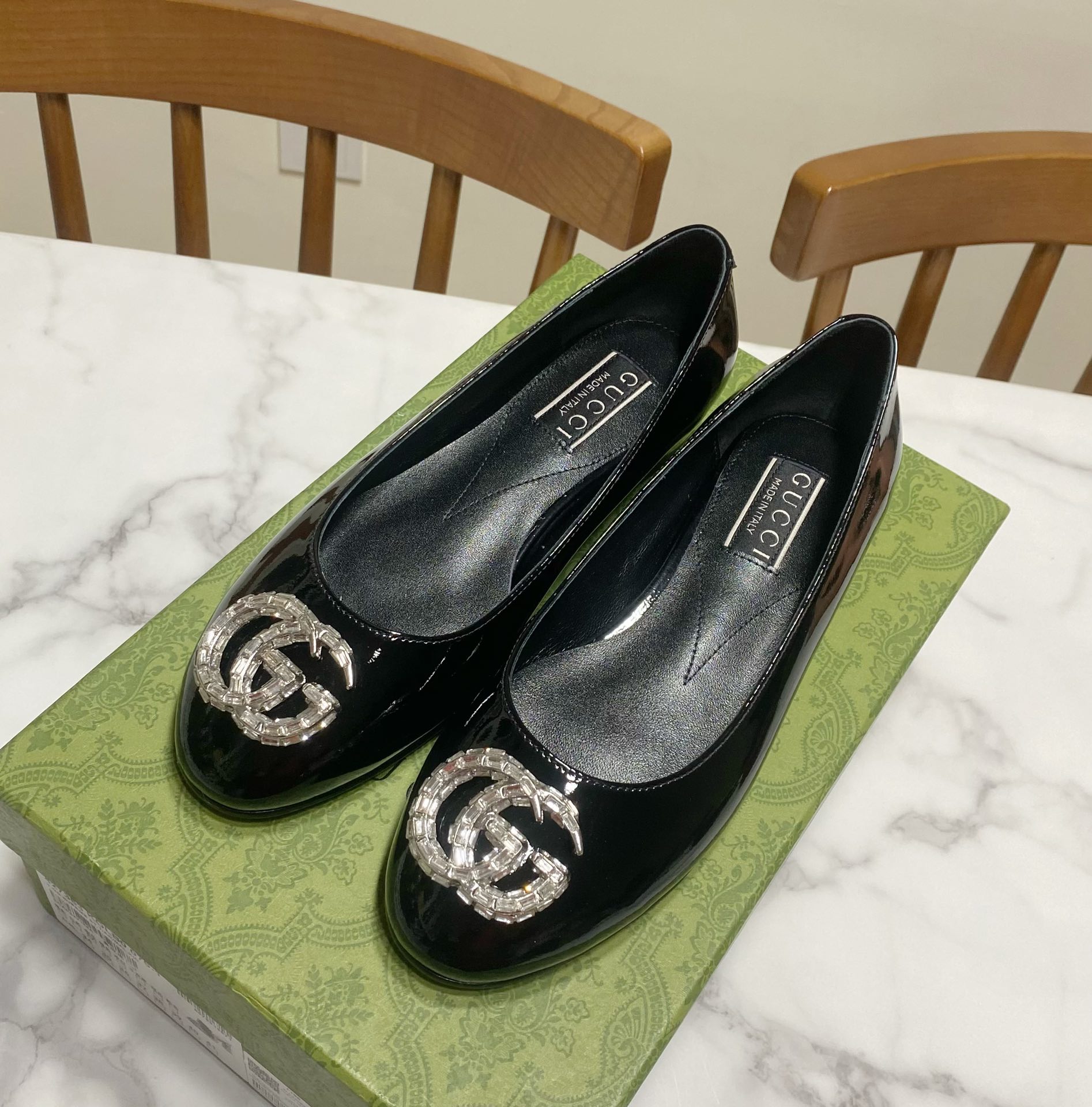 “Classic Gucci Double G Drill Head Shoe: Timeless Fashion with Simple Elegance and Versatility” - 图片 1