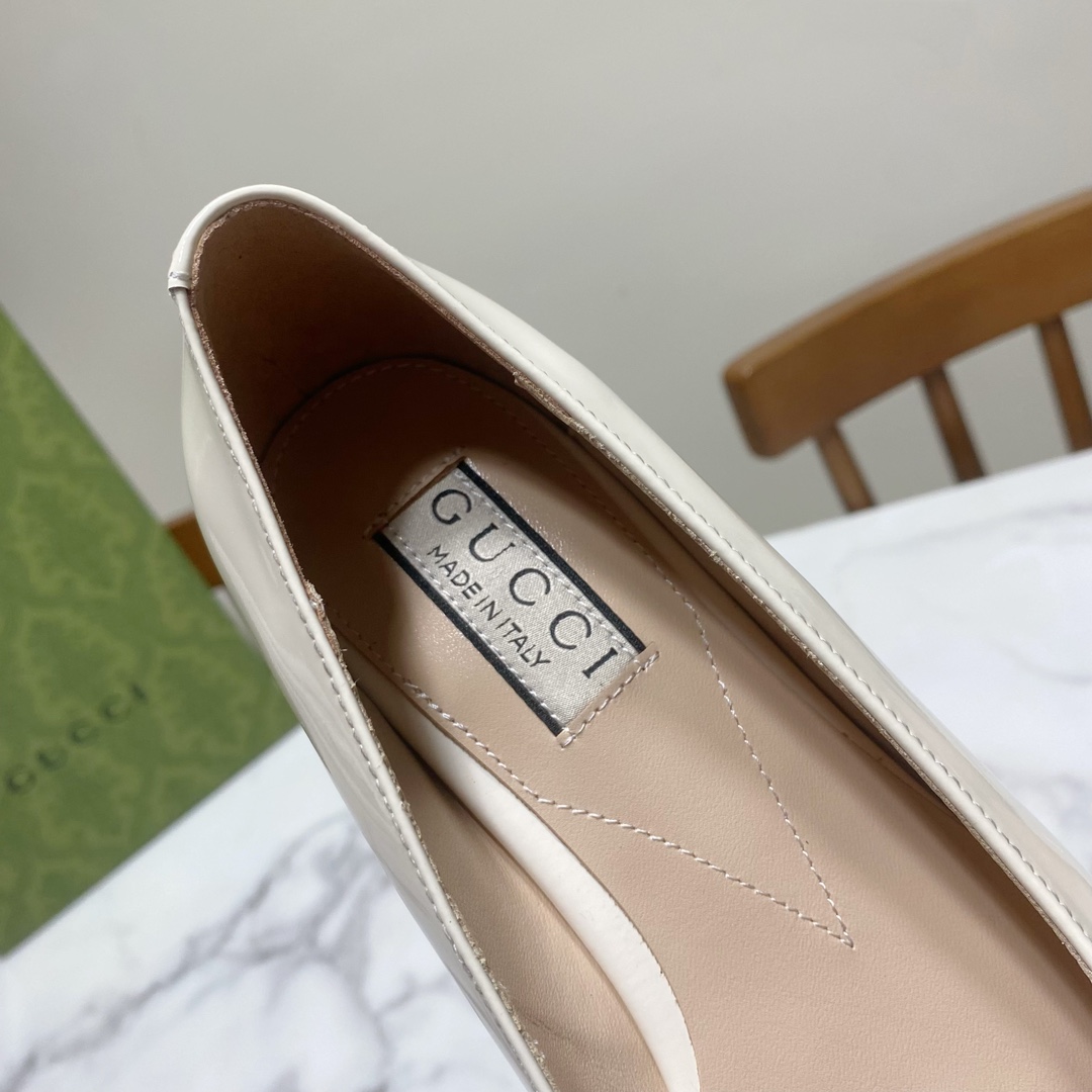 “White Gucci Double G Drill Head Shoe: Classic Saddle Design with Simple Style and Comfortable Fit” - 图片 6