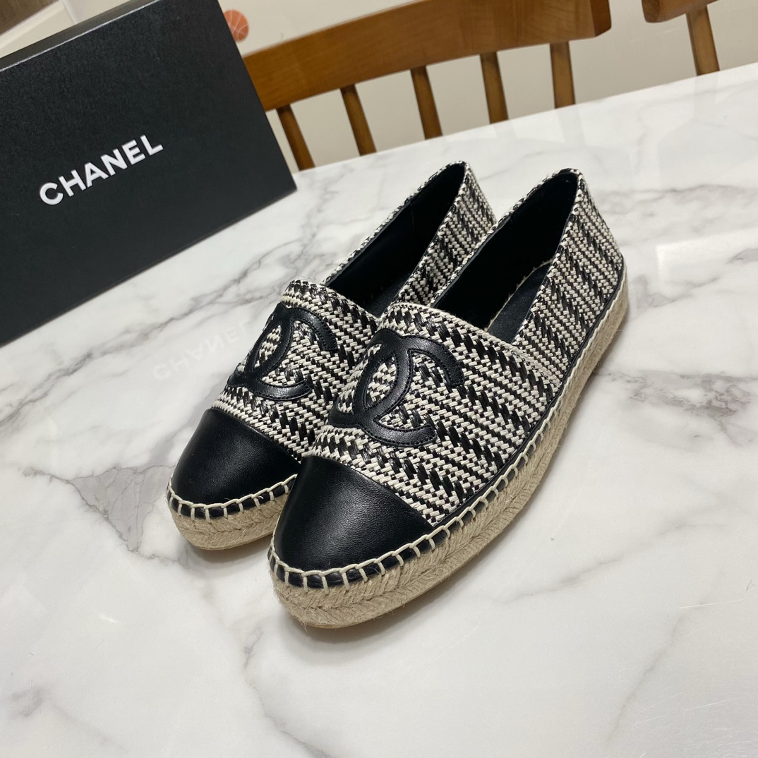 NO:261299,Top version, color-blocked woolen. Fisherman's shoes, original 1:1 reproduction, workmanship/material/detail processing technology are all top-notch. The upper is original Lafite-head sheepskin, the inner pad is water-dyed sheepskin, the original injection molding integrally formed bottom (beef tendon bottom sheet) Size35-40 (34/41/42 size custom made, no return and exchange) Full set of packaging, fisherman's shoes, espadrilles, sheepskin19860909顶级版,  拼色毛呢.渔夫鞋,原版1:1复刻,做工/材质/细节处理工艺均顶级打造 鞋面为原版拉菲草头层羊皮,里垫为水染羊皮,原版注塑一体成型底（牛筋底片） Size35-40码（34/41/42码订做,不退换） 全套包装,渔夫鞋,espadrilles,sheepskin,Women's Shoes