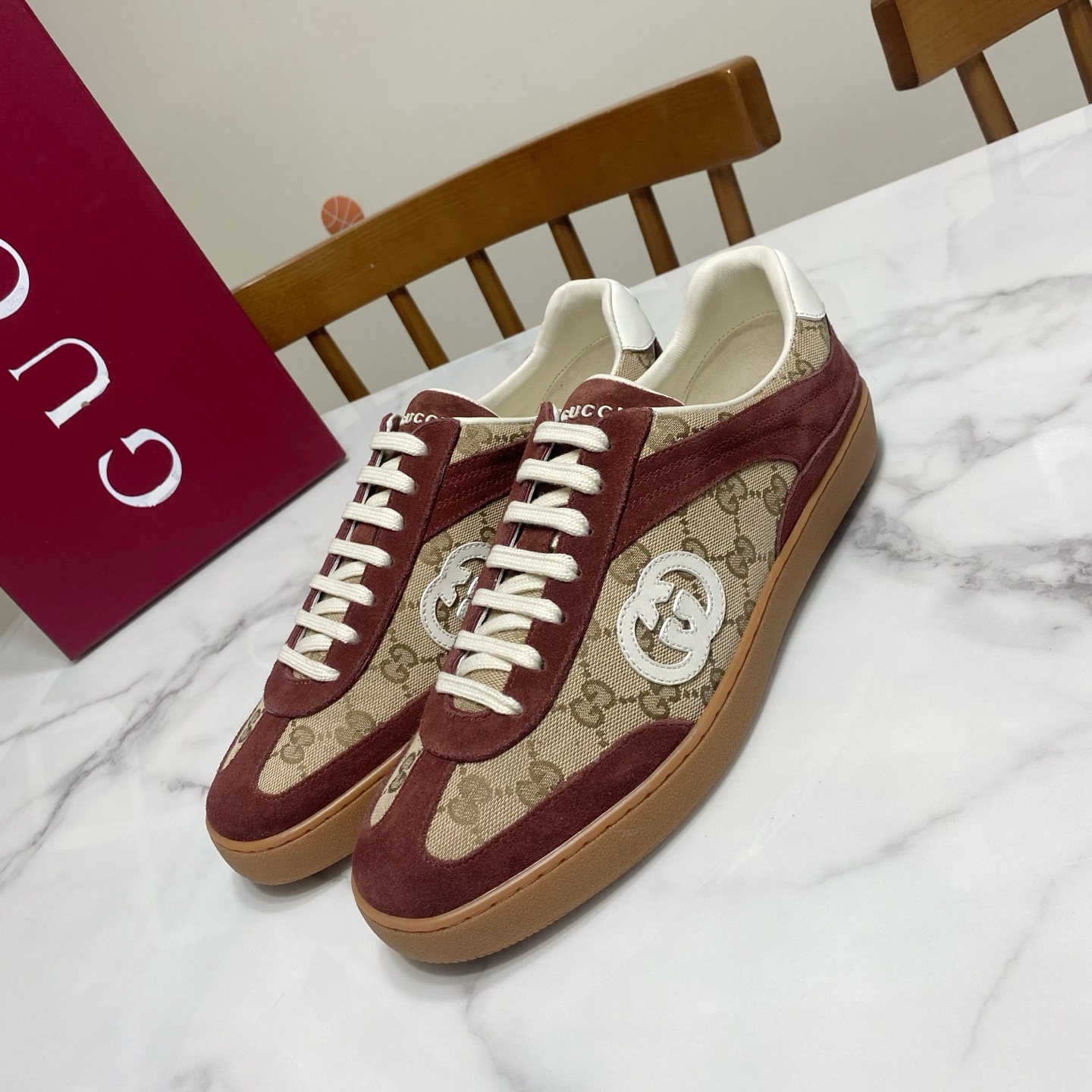 NO:381770,Full leather/men's 10 Gucci Gucci Couple style Deshu shoes, splicing contrasting color matching, three-dimensional layering, delicate style, comfortable and versatile on the feet, upper is frosted leather, inner weaving is sheepskin, injection molded cowhide feet, TPU outsole Size: Women's sizes 35-40, men's style 39-44 (45 sizes custom made, no return or exchange), casual shoes/sports shoes, gucci, sneakers, cowhide, sheepskin19860909全皮/男款10 Gucci 古奇 情侣款·德训鞋,拼接撞色搭配,立体层次感十足,版型秀气,上脚舒适百搭 鞋面为磨砂皮 织布,内里为羊皮,注塑一体牛皮垫脚,TPU大底 码数: 女款35-40码,男款39-44（45码定做,不退换）,休闲鞋/运动鞋,gucci,sneakers,cowhide,sheepskin,Women's Shoes