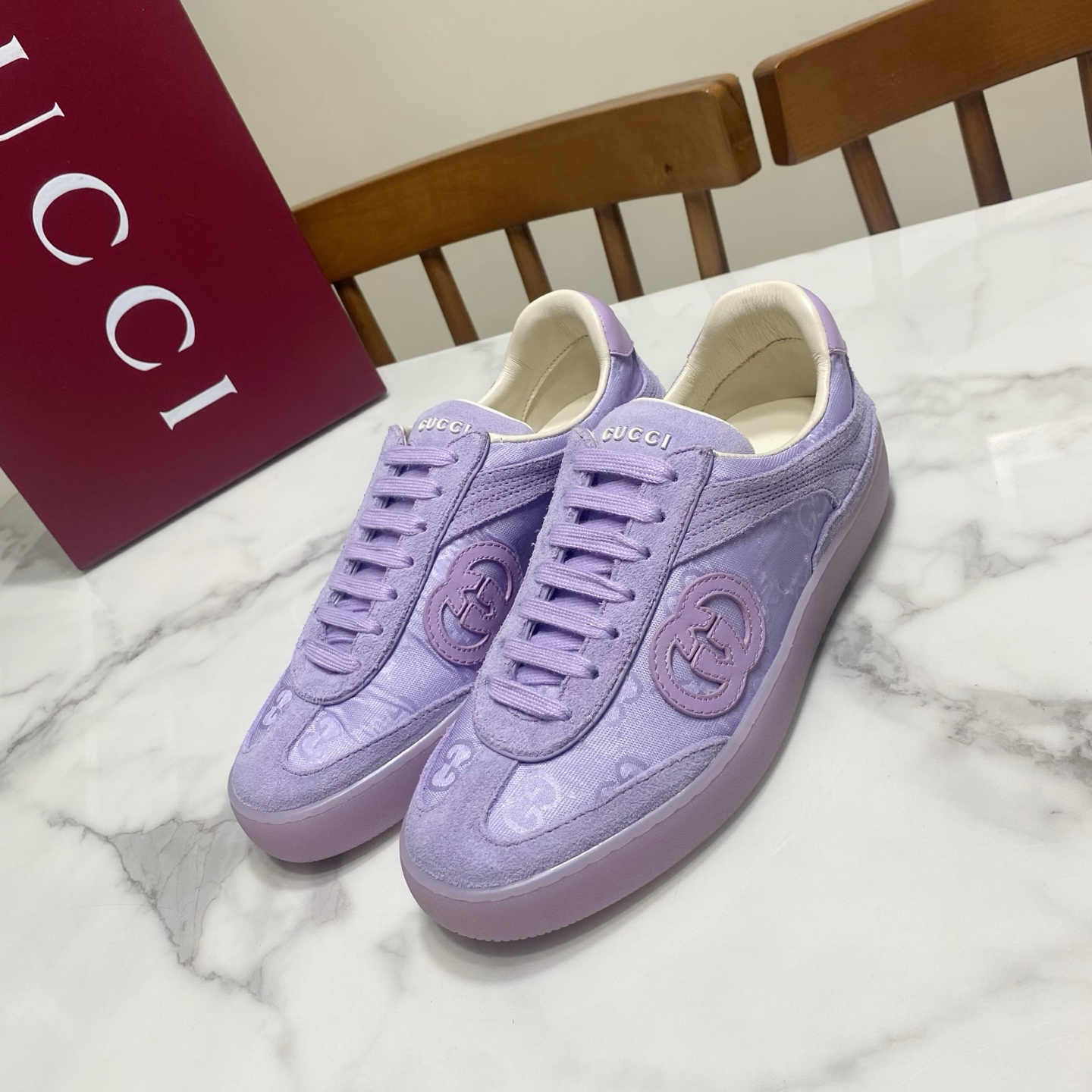 NO:668148,Gucci Gucci couple's moral training shoes, with contrasting stitching and color matching, full of three-dimensional layering, elegant shape, comfortable and versatile for the upper foot. The upper is made of nubuck leather fabric, the lining is original imported breathable mesh, injection molded integrated cowhide foot pads, TU outsole Size:  Women's size 35-40, men's size 39-44 (women's size 41. Men's size 45 is custom-made, non-returnable), casual shoes/sports shoes, gucci, sneakers, cowhide19860909Gucci 古奇 情侣款·德训鞋,拼接撞色搭配,立体层次感十足,版型秀气,上脚舒适百搭 鞋面为磨砂皮织布,内里为原版进口透气网里,注塑一体牛皮垫脚,TU大底 码数: 女款35-40码,男款39-44（女41.男45码定做,不退换）,休闲鞋/运动鞋,gucci,sneakers,cowhide,Women's Shoes