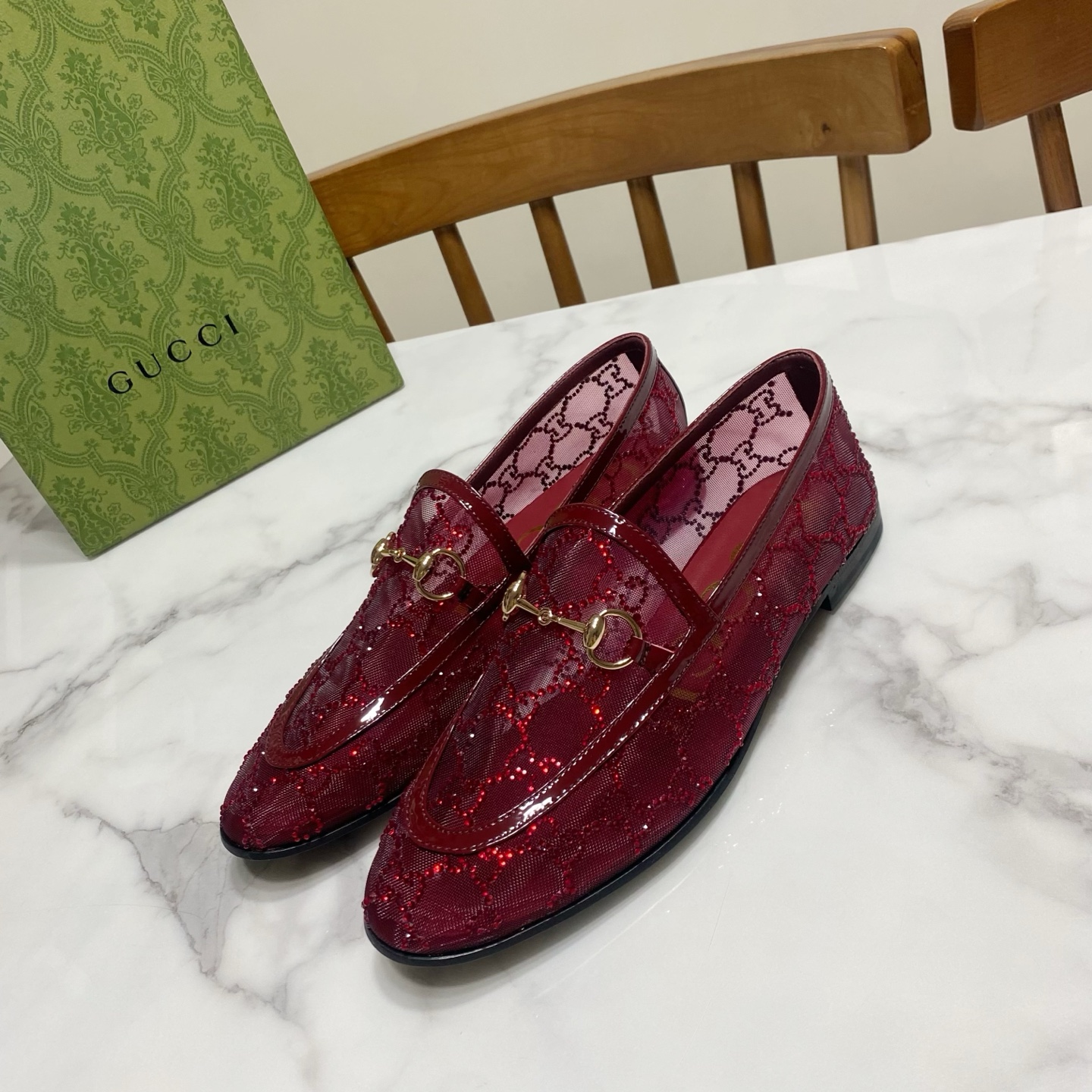 NO:487352,Gucci four-season loafers·lazy single shoes, classic undefeated model. The upper is mesh patent leather hot diamond technology, the inner pad is sheepskin, genuine leather soles, original bronze horse tie diamond buckle, absolutely high-end product Size35-40 size (41 size custom made, no return and exchange), loafers, gucci, loafers, sheepskin, Leather soles19860909Gucci 古奇 四季款乐福鞋·懒人单鞋,经典不败款 鞋面为网纱漆皮烫钻工艺,里垫为绵羊皮,真皮大底,原版古铜马衔钻扣,绝对高端货 Size35—40码（41码定做,不退换）,乐福鞋,gucci,loafers,sheepskin,Leather soles,Women's Shoes