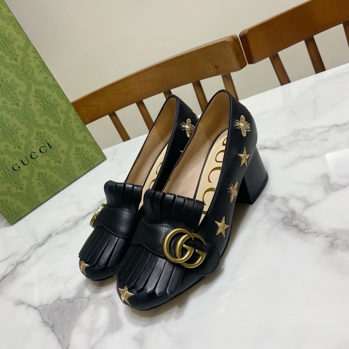 NO:692578,Gucci classic tassel thick-heeled shoes, a 1:1 replica of the original version, the hardware and leather are all customized to the original grade. The upper is made of first-layer cowhide with electric embroidery technology, the lining is sheepskin, and the leather outsole is 5CM high. The size is 35-39 (custom-made sizes 34/40/41/42/43, non-returnable). High heels, gucci, high heels, cowhide, sheepskin, Leather soles19860909Gucci 经典流苏粗跟单鞋,原版1:1复刻,五金与皮料均为原版定制级别 鞋面为头层牛皮电绣工艺,里垫为羊皮,真皮大底 跟高5CM 码数35—39码（34/40/41/42/43码订做,不退换）,高跟鞋,gucci,high heels,cowhide,sheepskin,Leather soles,Women's Shoes