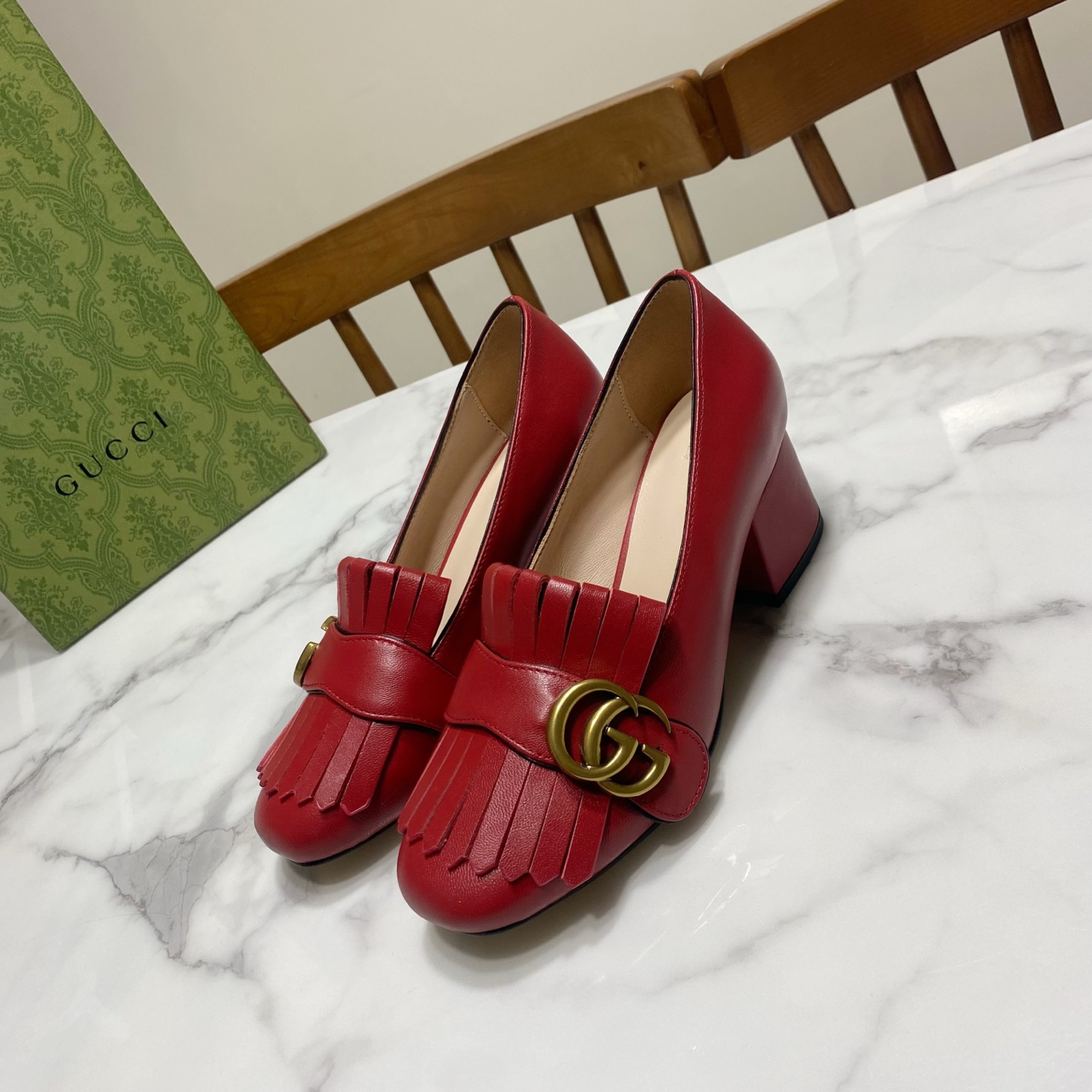 NO:692576,High Heel 10 Gucci classic tassel thick heel shoes, 1:1 replica of the original version, hardware and leather are all custom-made from the original version. 3 types of uppers: first-layer cowhide & sheepskin & top-grade cracked cowhide, lining is sheepskin, leather outsole, heel height 2.5CM & 5CM & 10CM  Size 35-39 (custom-made sizes 34/40/41/42/43, non-returnable), high heels, gucci, high heels, cowhide, sheepskin, sheep, Leather soles19860909高跟10 Gucci 经典流苏粗跟单鞋,原版1:1复刻,五金与皮料均为原版定制级别 3种鞋面 头层牛皮 & 羊京 & 顶级爆裂纹牛皮,里垫为羊皮,真皮大底 跟高2.5CM & 5CM & 10CM 码数35—39码（34/40/41/42/43码订做,不退换）,高跟鞋,gucci,high heels,cowhide,sheepskin,sheep,Leather soles,Women's Shoes