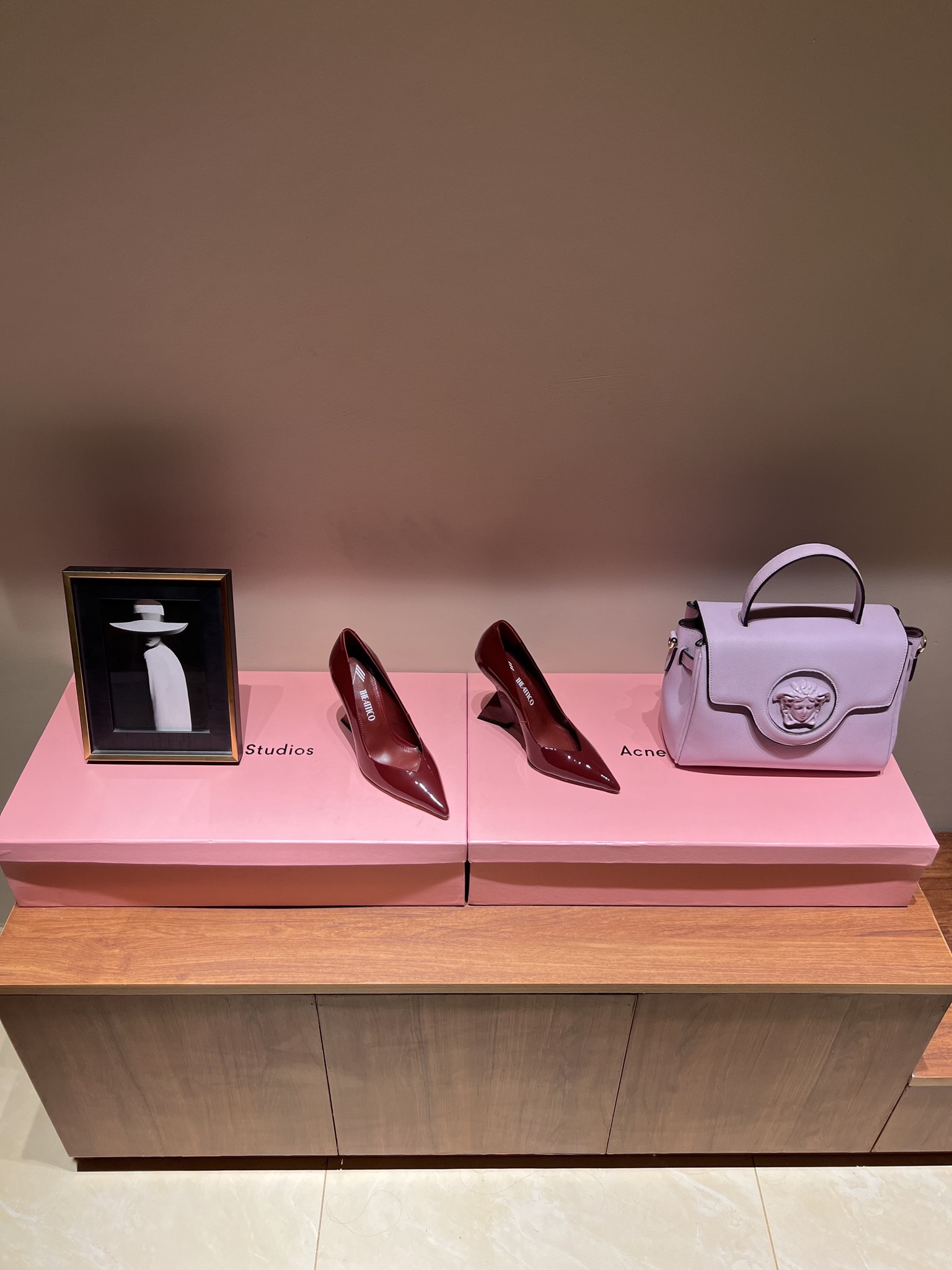 Luxury Italian Brand: The Attico’s Top Edition Collection Exudes Retro Elegance and Luxury - 图片 3