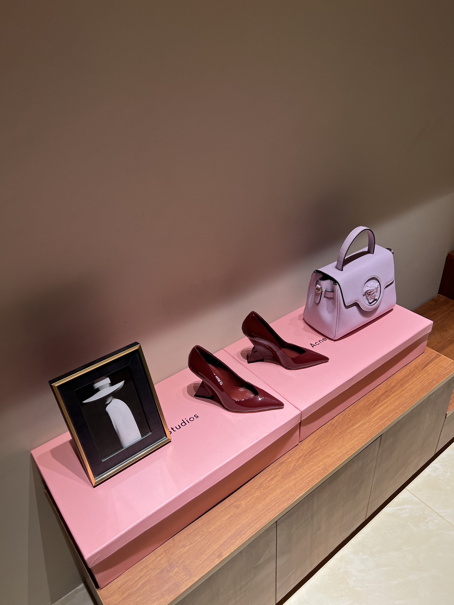 Luxury Italian Brand: The Attico’s Top Edition Collection Exudes Retro Elegance and Luxury - 图片 2