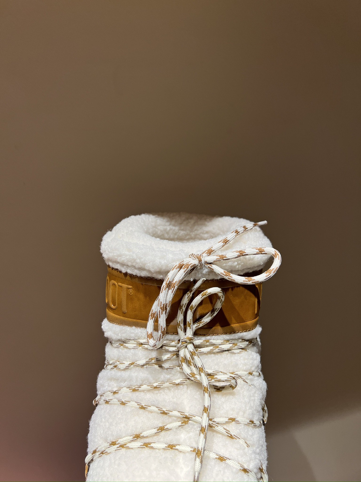 Fashion Trend Alert: Moon Boots Making a Comeback in Top Edition 925 - 图片 6