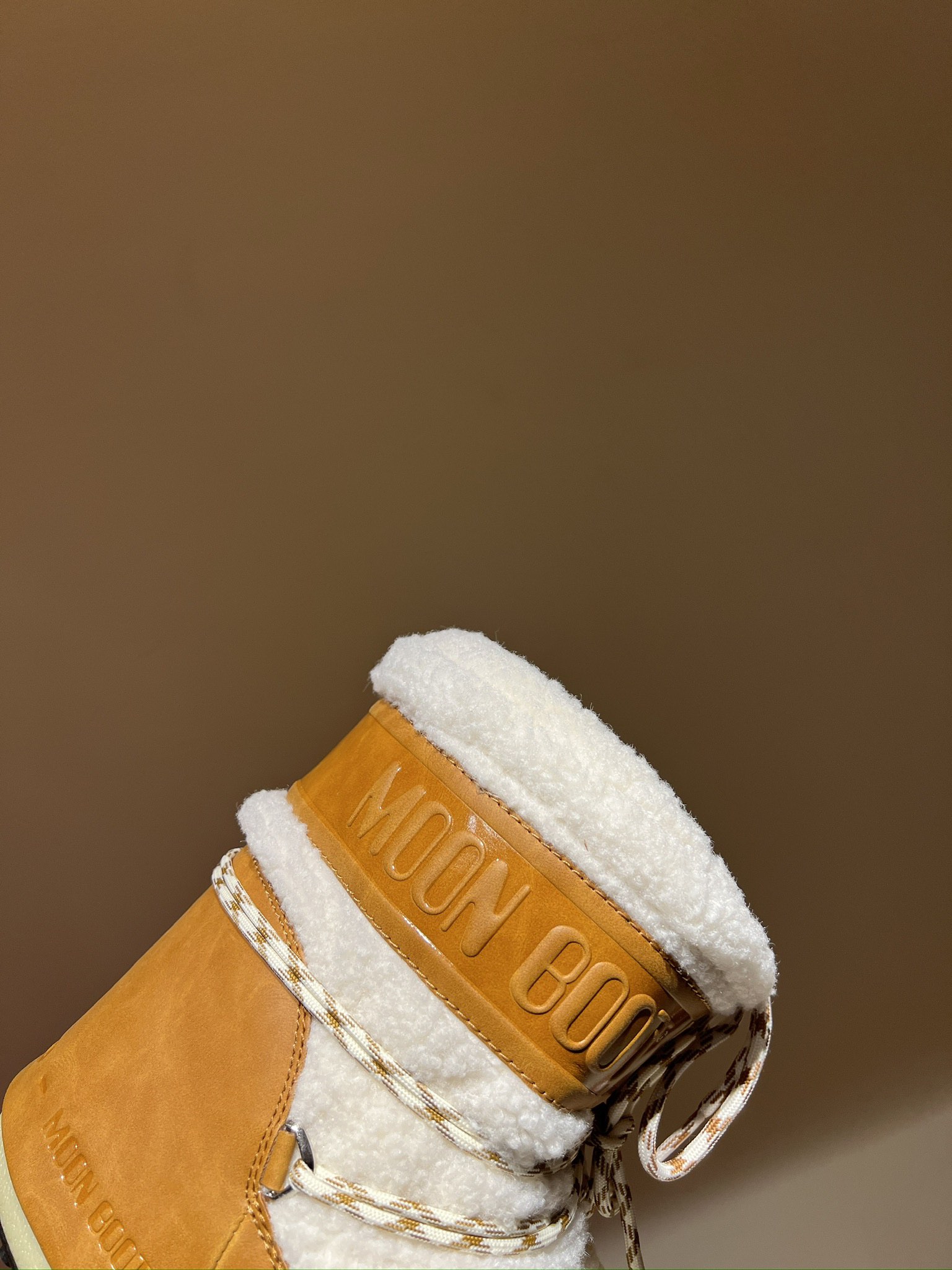 Fashion Trend Alert: Moon Boots Making a Comeback in Top Edition 925 - 图片 4