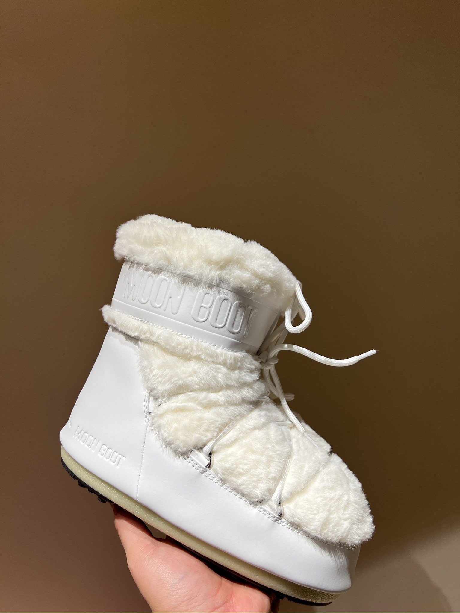 Fashion Revival: Moon Boots Making a Comeback in 2021 - 图片 9