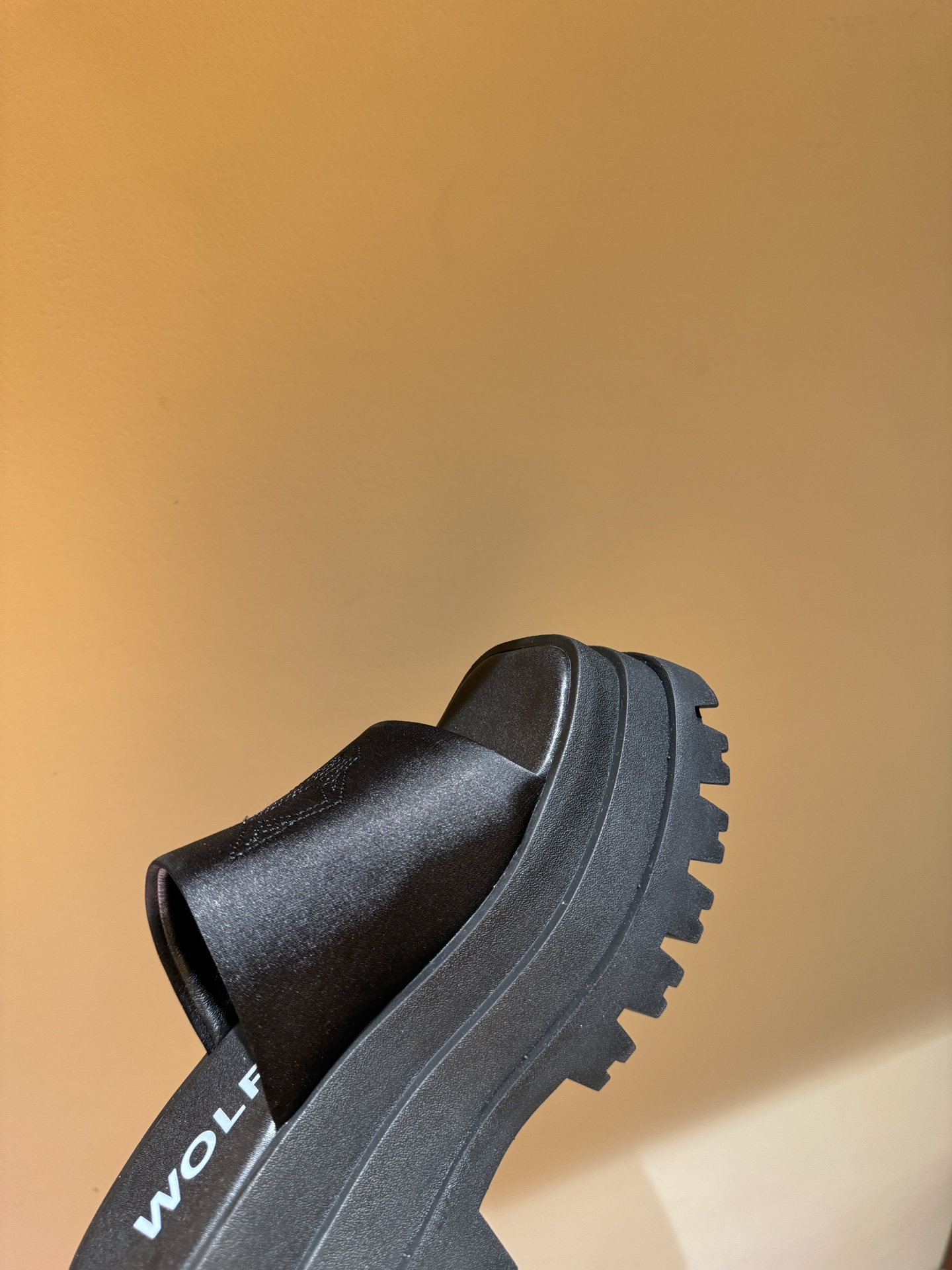 NAKEED WOLFE Luxury Shoes: Metallic Wolf Head Design, Original and Inclusive, Spring/Summer Collection. - 图片 4